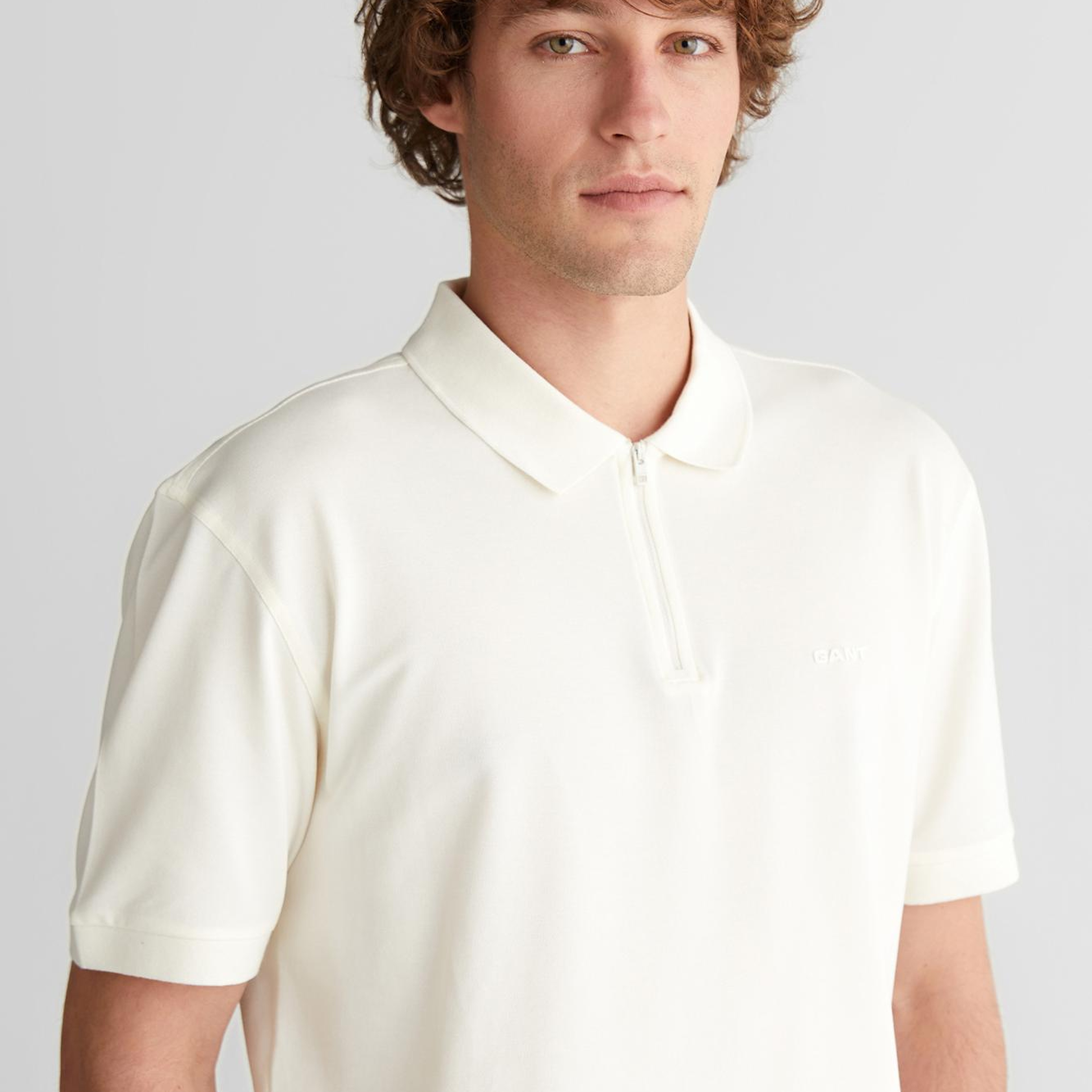 GANT Erkek Beyaz Regular Fit Yarım Fermuarlı Baskılı Polo Yaka T-Shirt