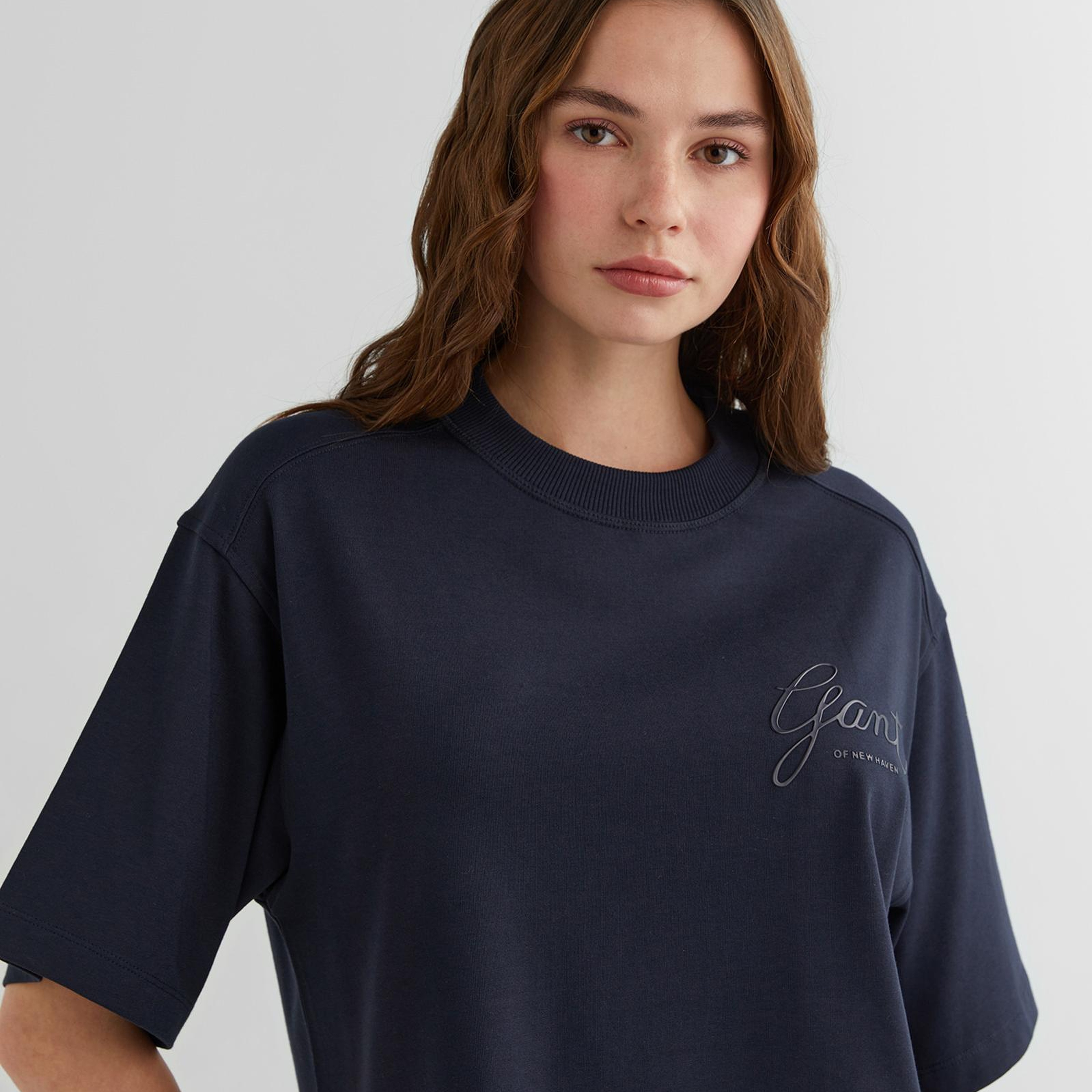 GANT Kadın Lacivert Relaxed Fit Bisiklet Yaka Logolu T-Shirt