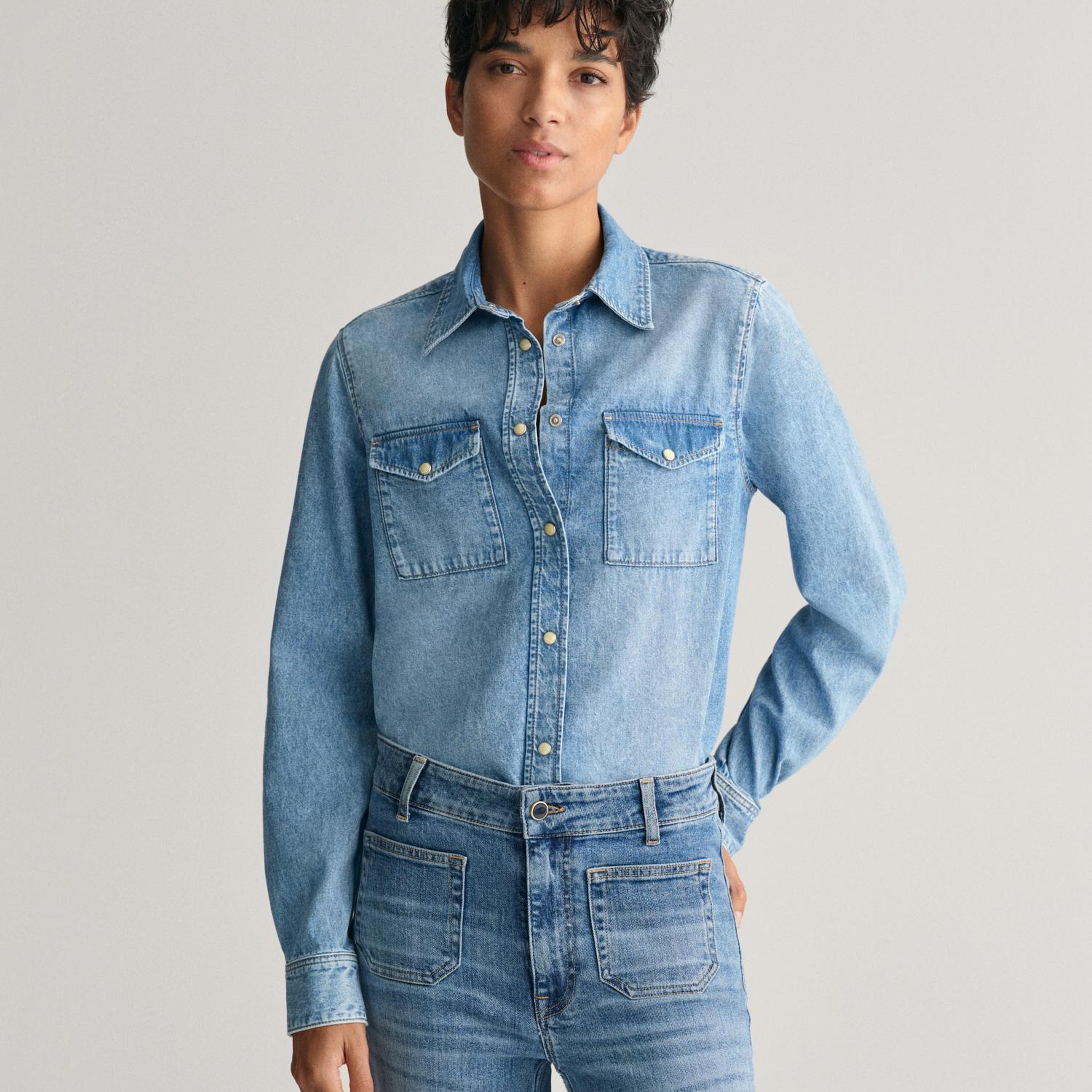GANT Kadın Mavi Regular Fit Klasik Yaka Gömlek