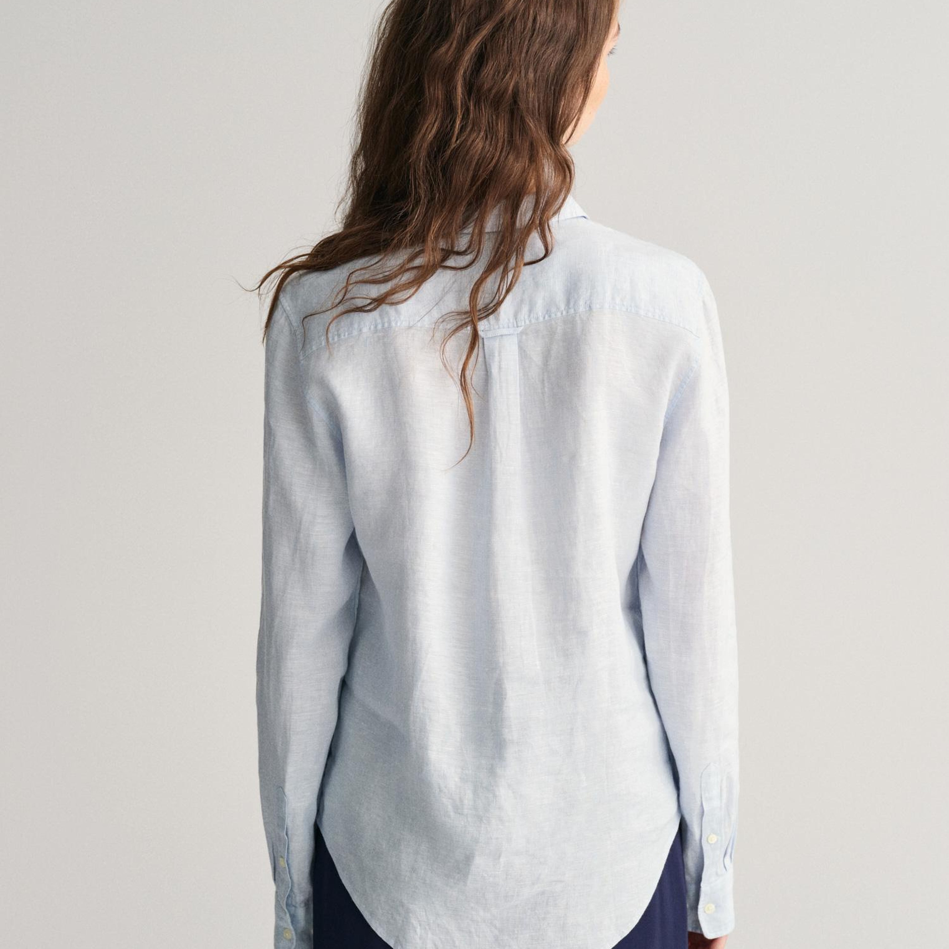 GANT Kadın Mavi Regular Fit Klasik Yaka Keten Gömlek