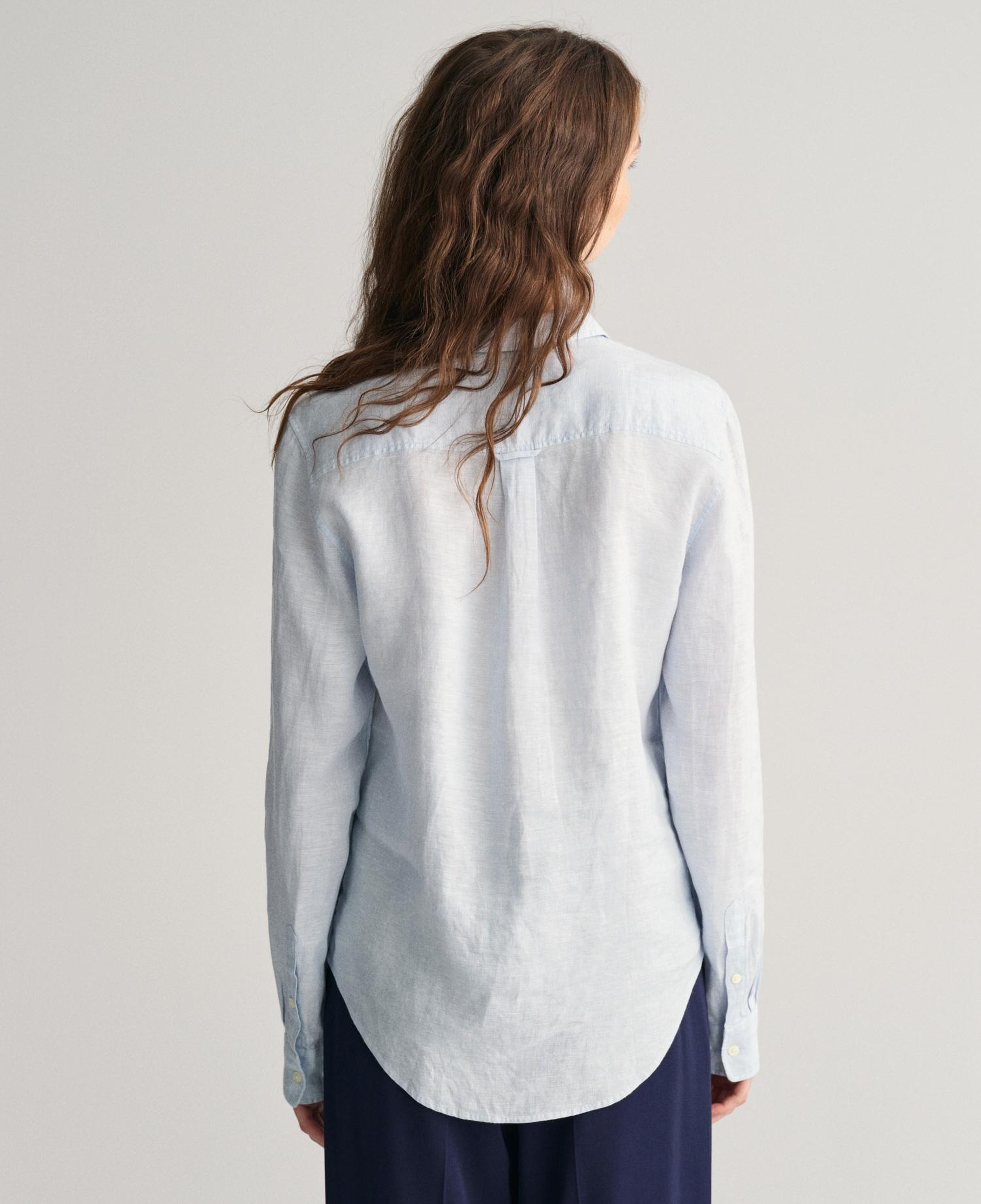 GANT Kadın Mavi Regular Fit Klasik Yaka Keten Gömlek