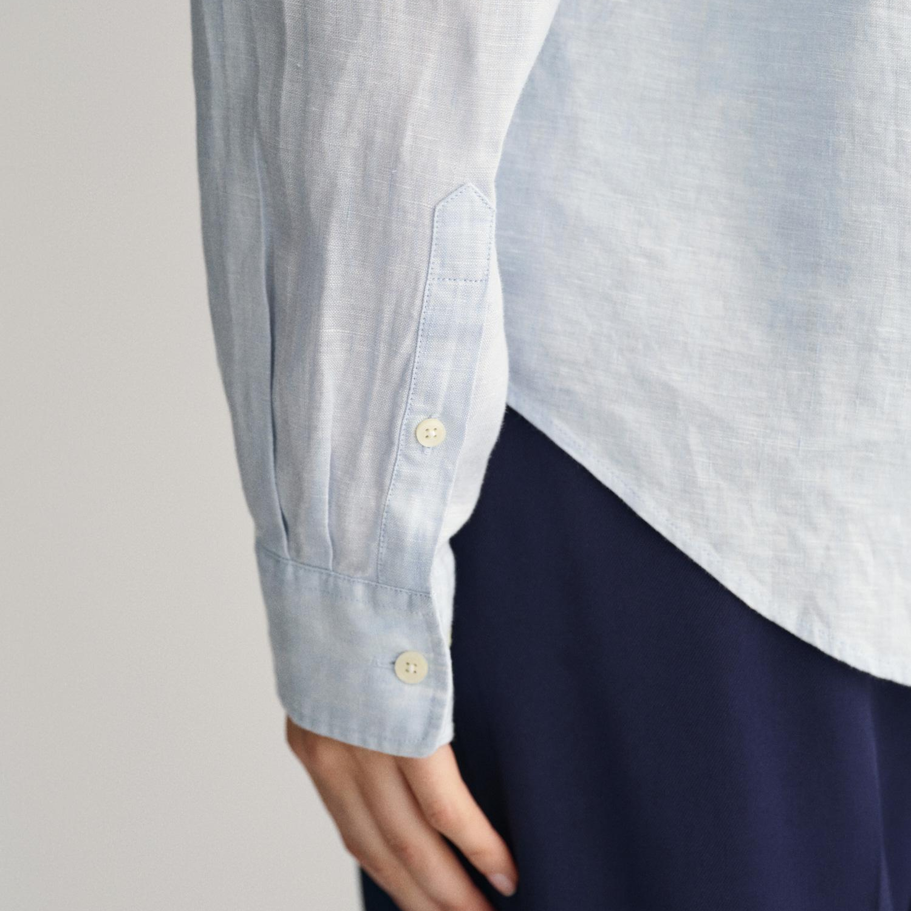 GANT Kadın Mavi Regular Fit Klasik Yaka Keten Gömlek