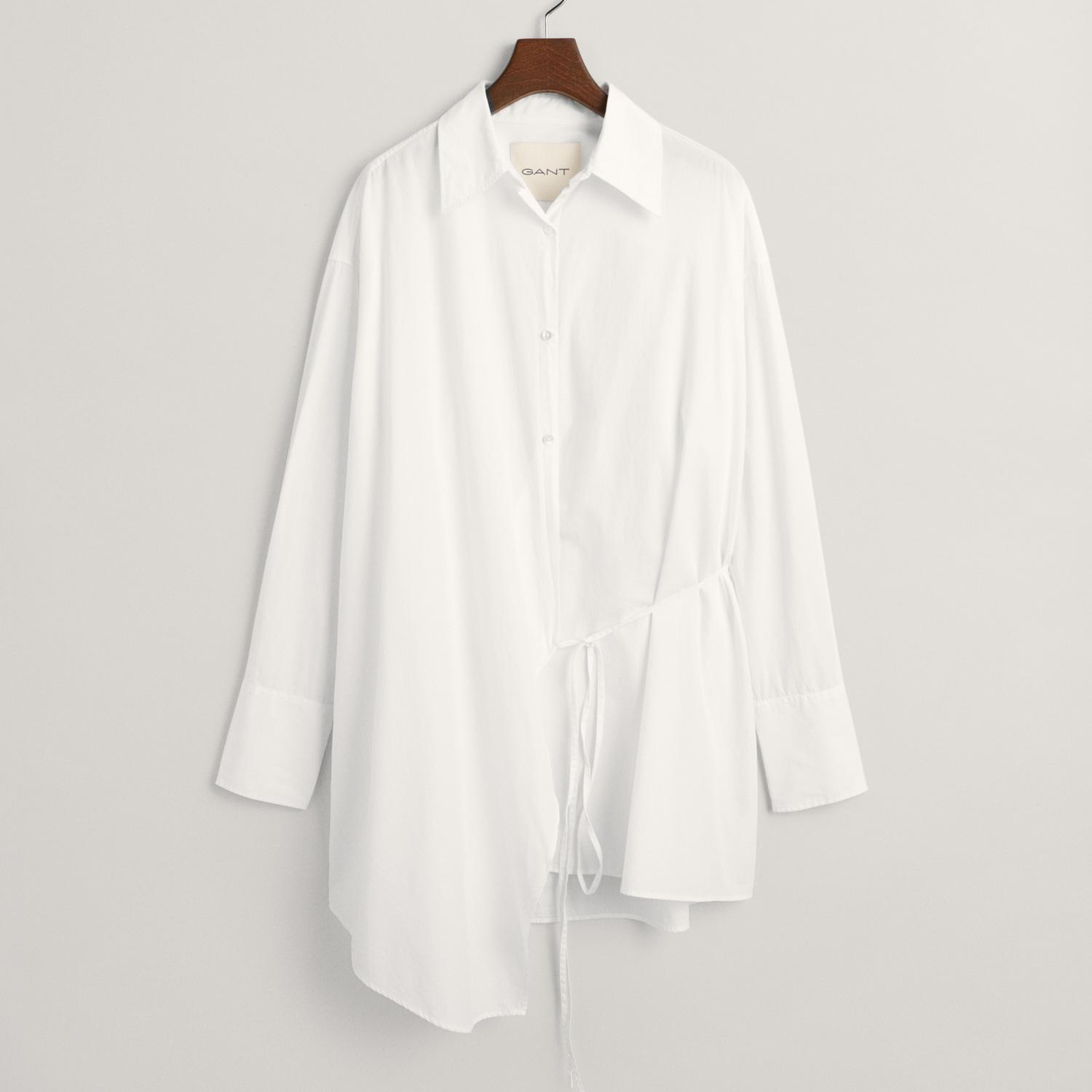 GANT Kadın Beyaz Oversize Fit Klasik Yaka Gömlek