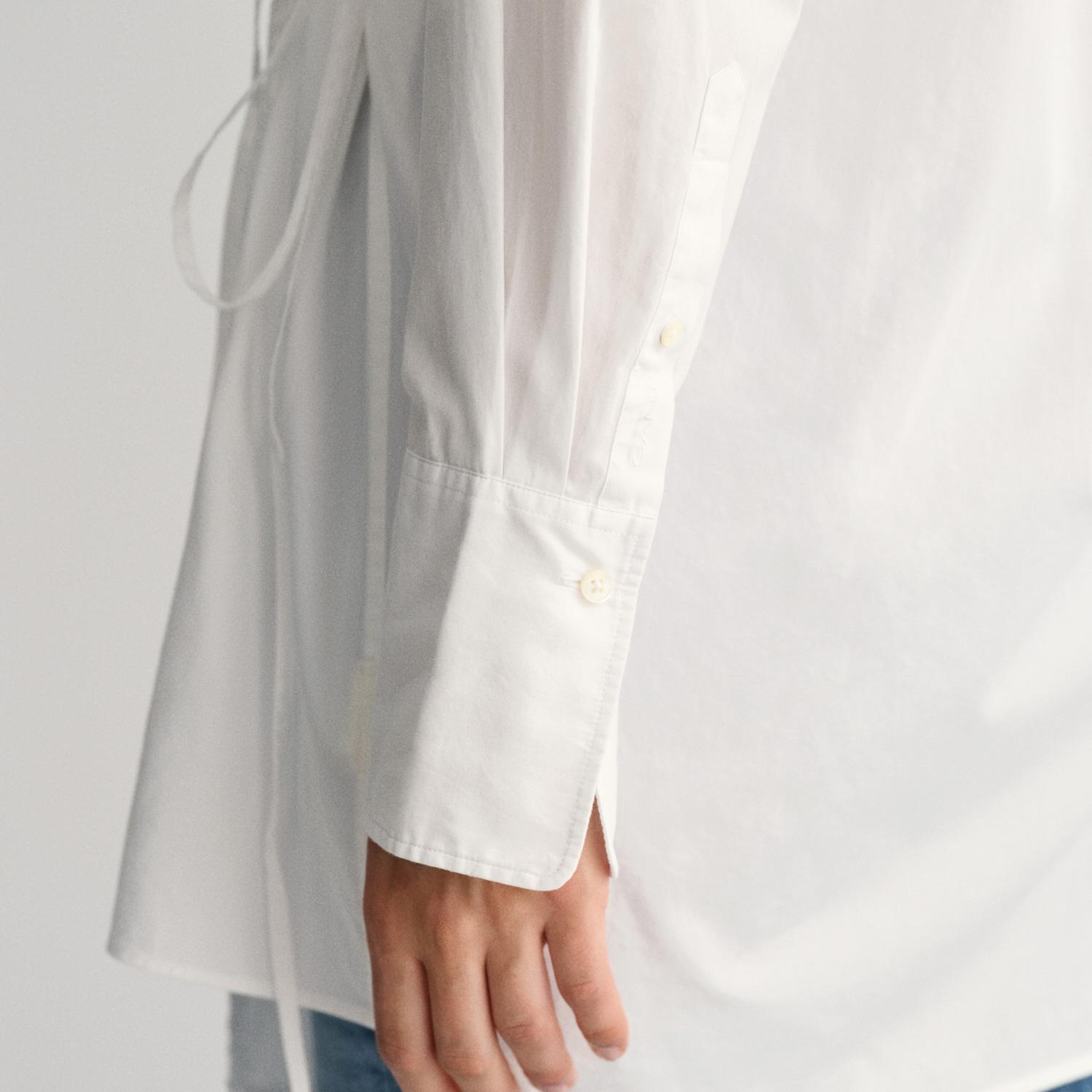 GANT Kadın Beyaz Oversize Fit Klasik Yaka Gömlek