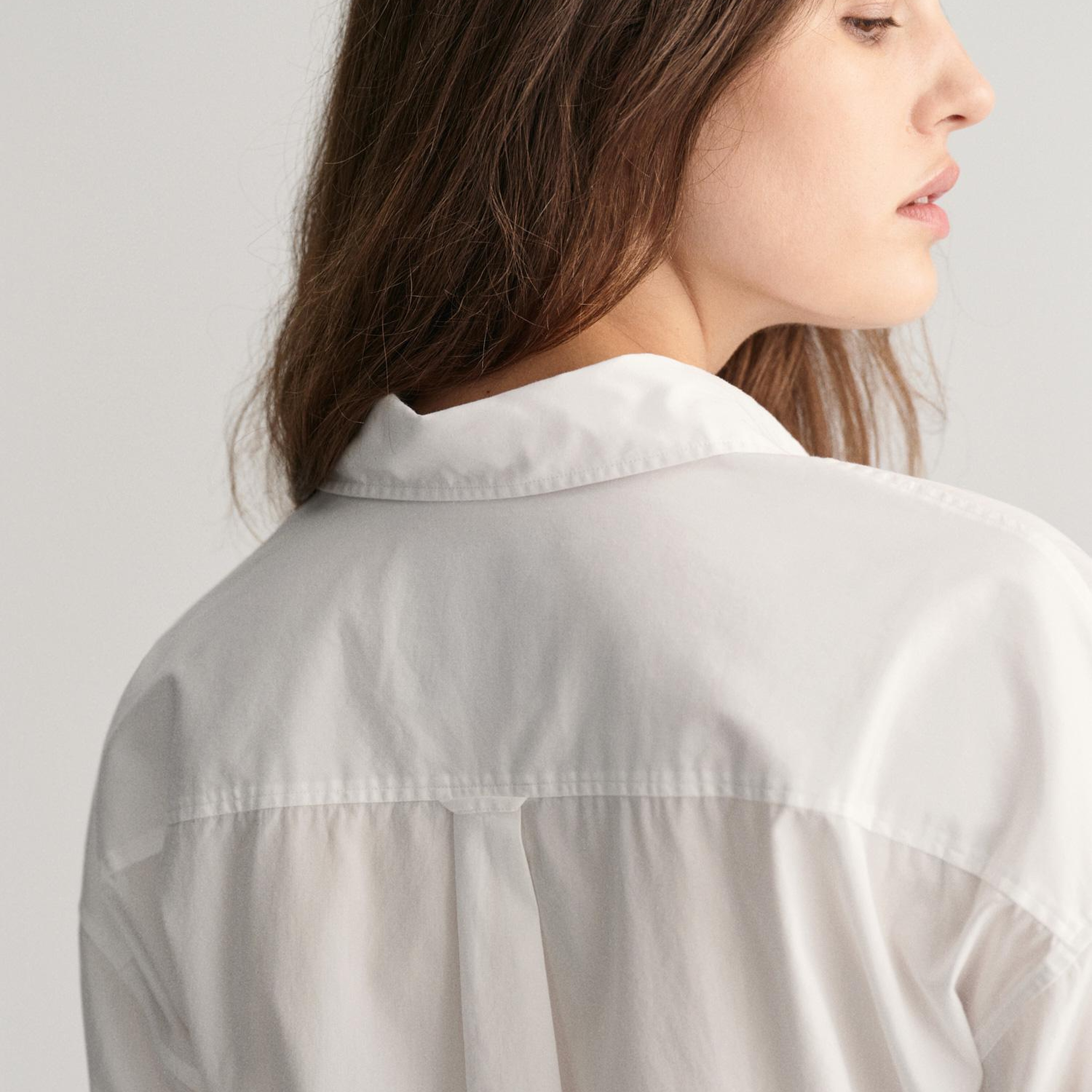 GANT Kadın Beyaz Oversize Fit Klasik Yaka Gömlek