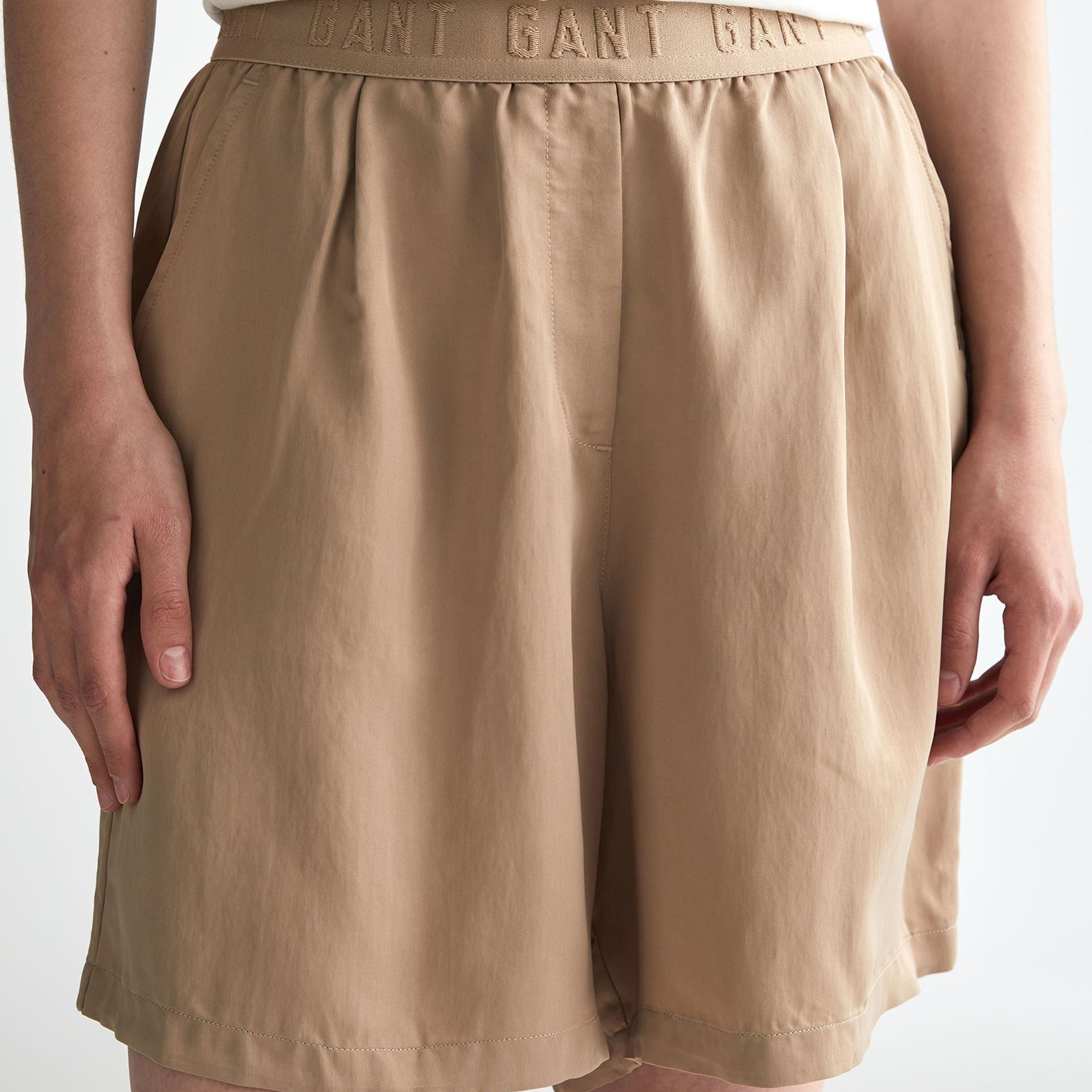 GANT Kadın Bej Regular Fit Logolu Şort