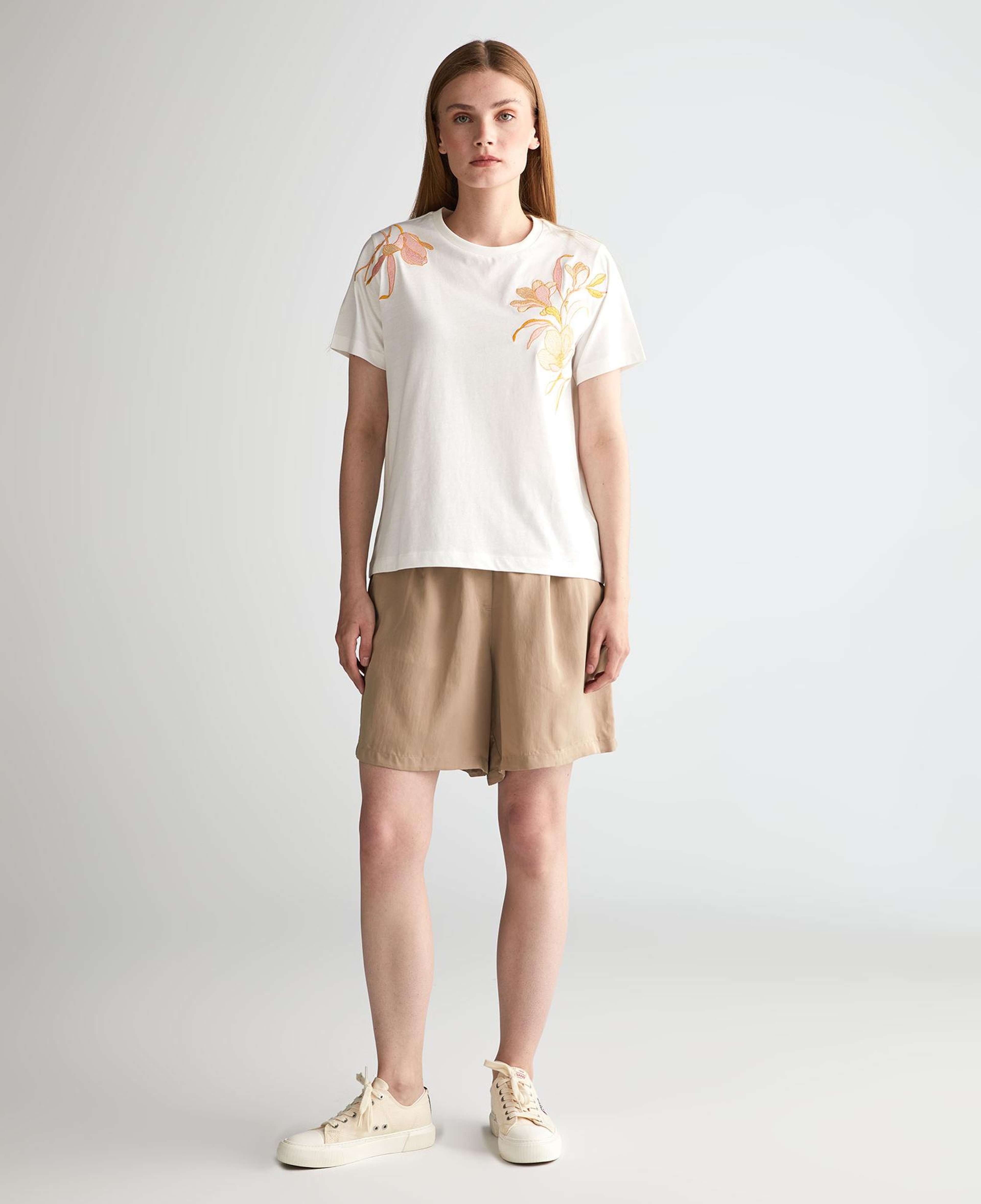 GANT Kadın Bej Regular Fit Logolu Şort