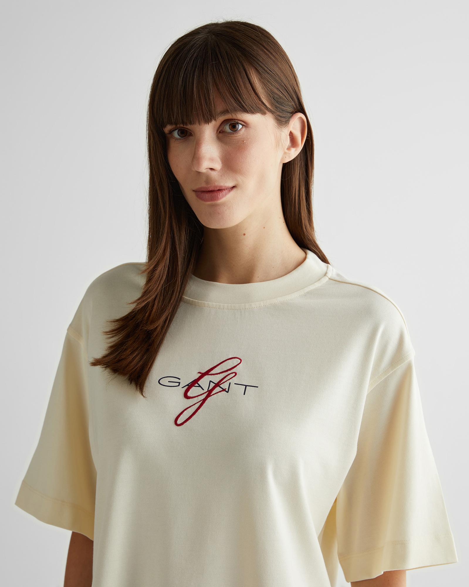 GANT Kadın Krem Relaxed Fit Bisiklet Yaka Logolu T-Shirt