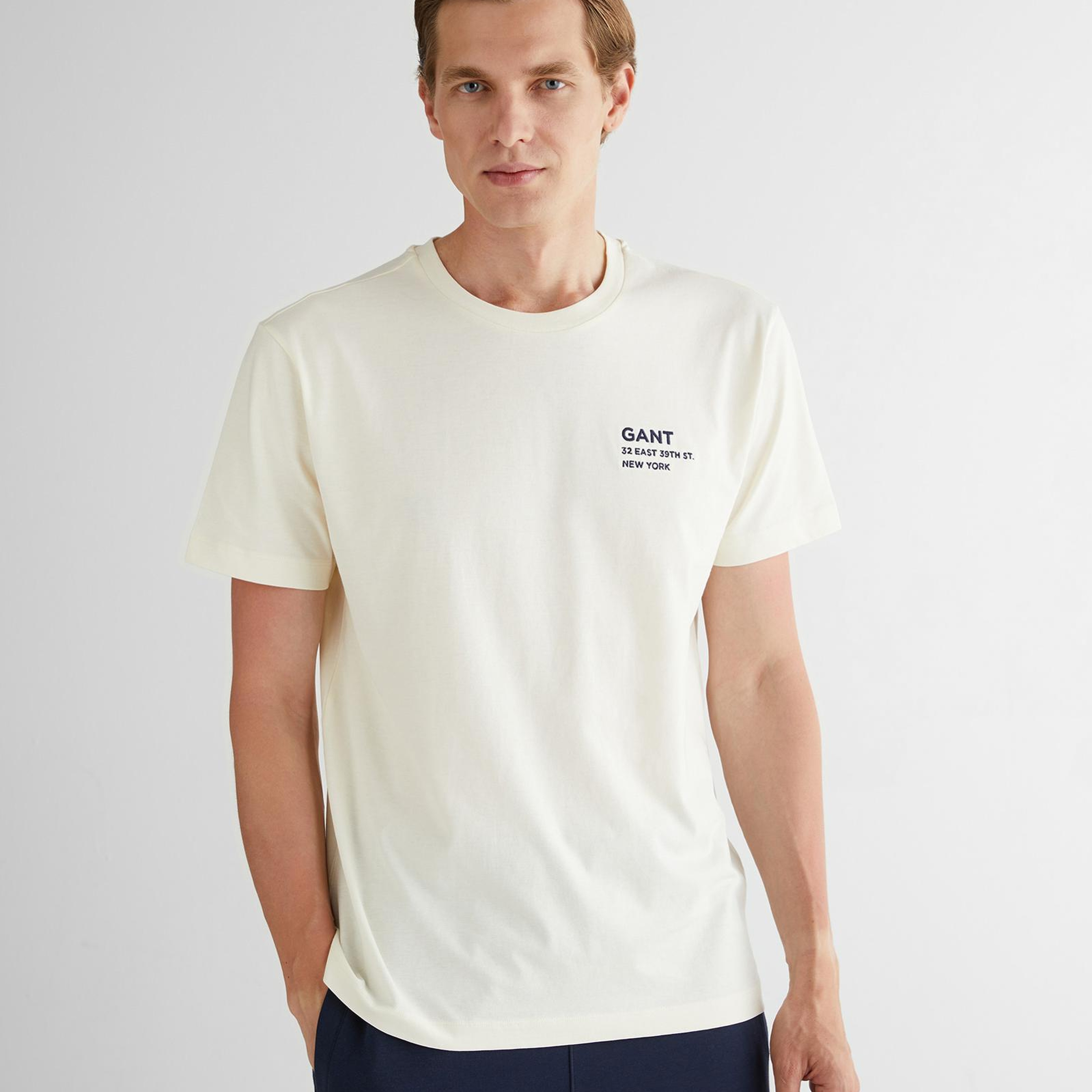 GANT Erkek Krem Regular Fit Bisiklet Yaka Logolu T-Shirt