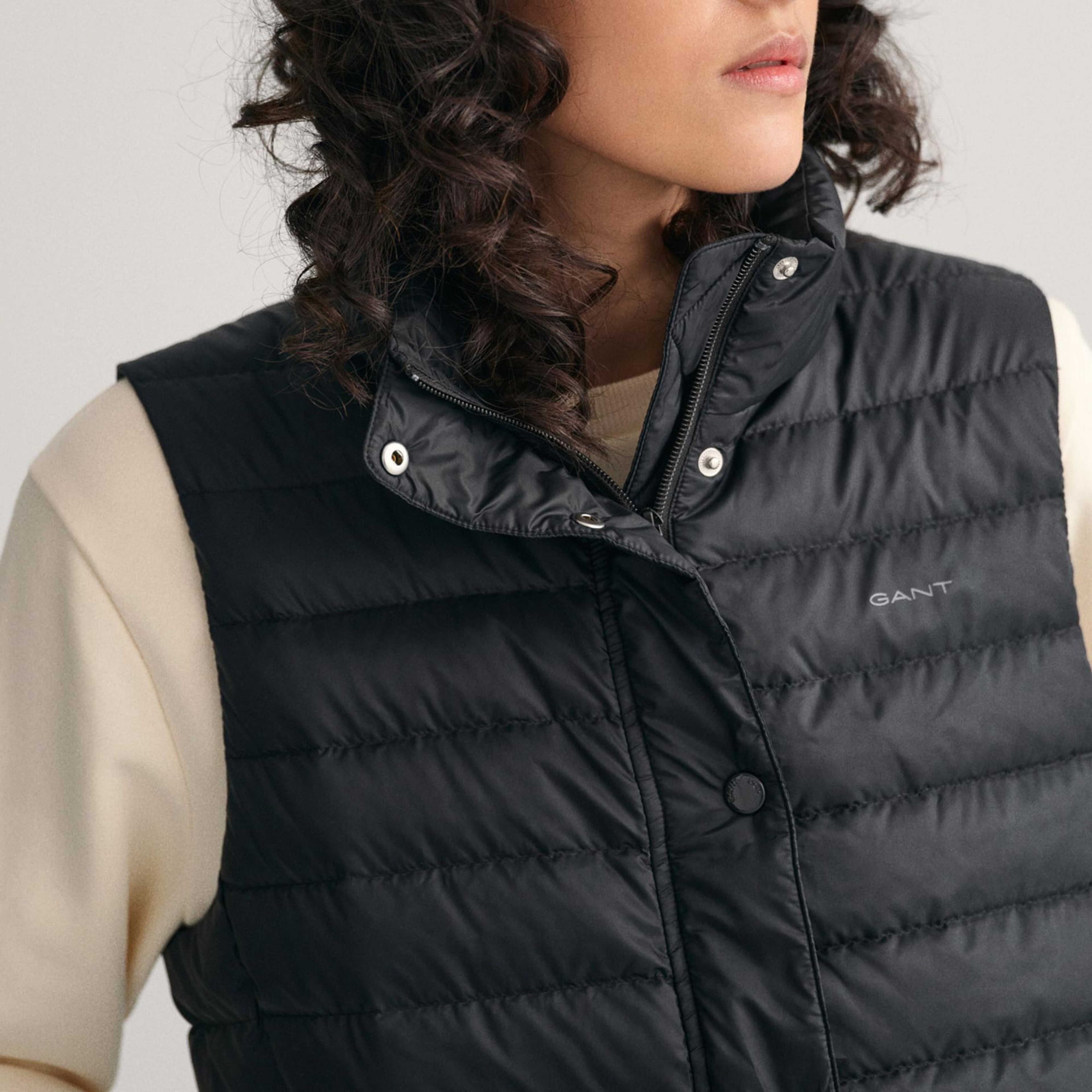 GANT Kadın Siyah Regular Fit Dik Yaka Kapitone Yelek