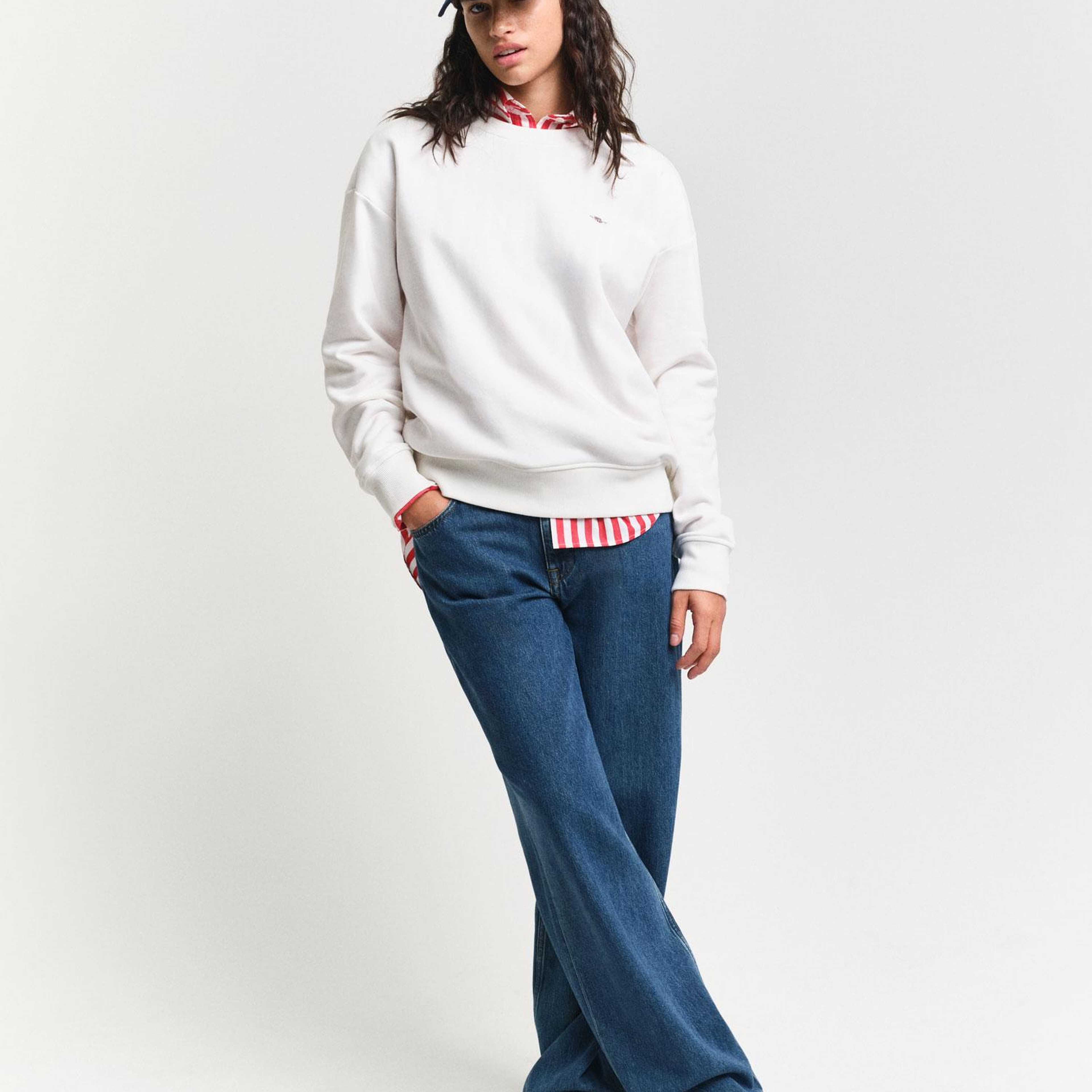 GANT Kadın Beyaz Relaxed Fit Bisiklet Yaka Sweatshirt