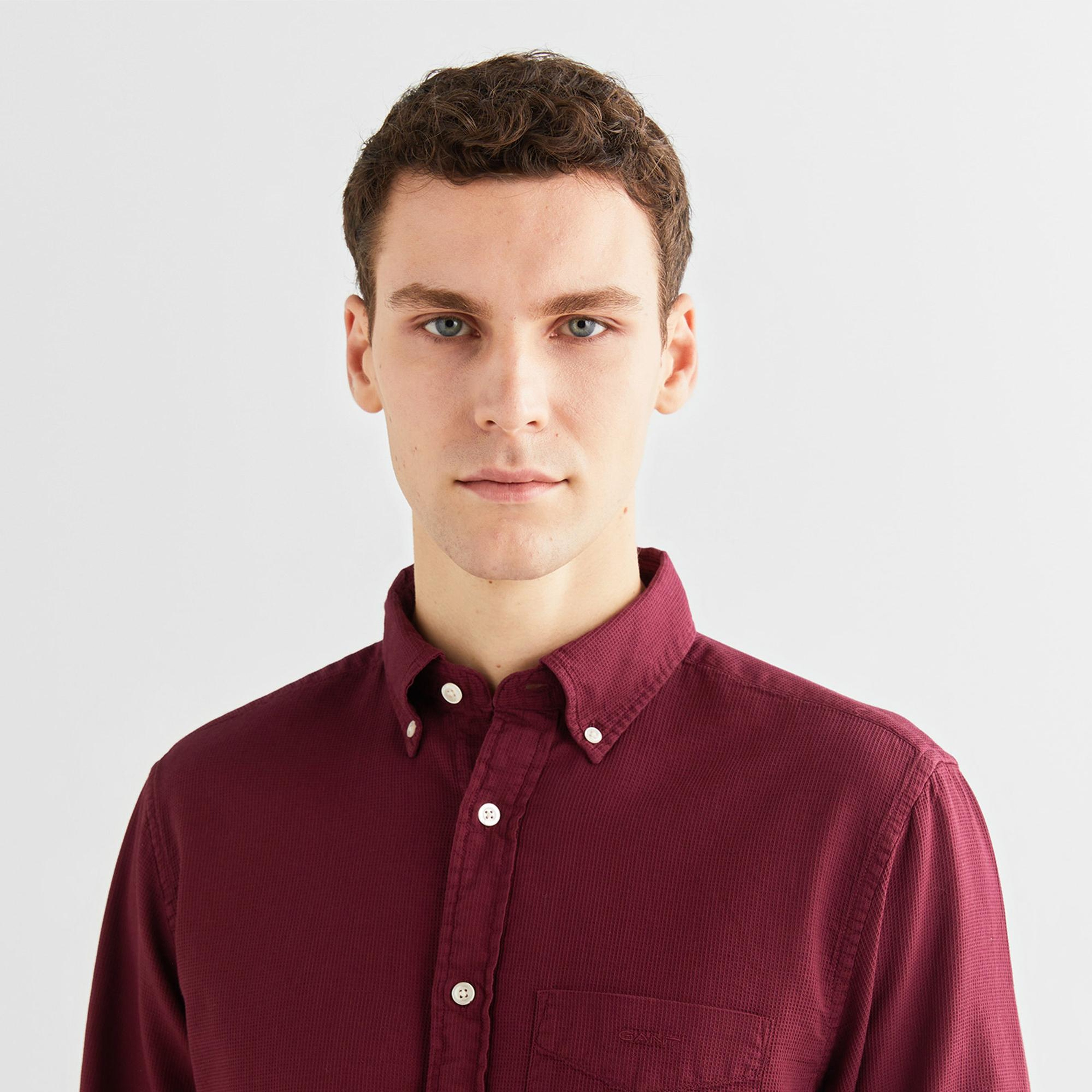 GANT Erkek Kırmızı Regular Fit Düğmeli Yaka Gömlek