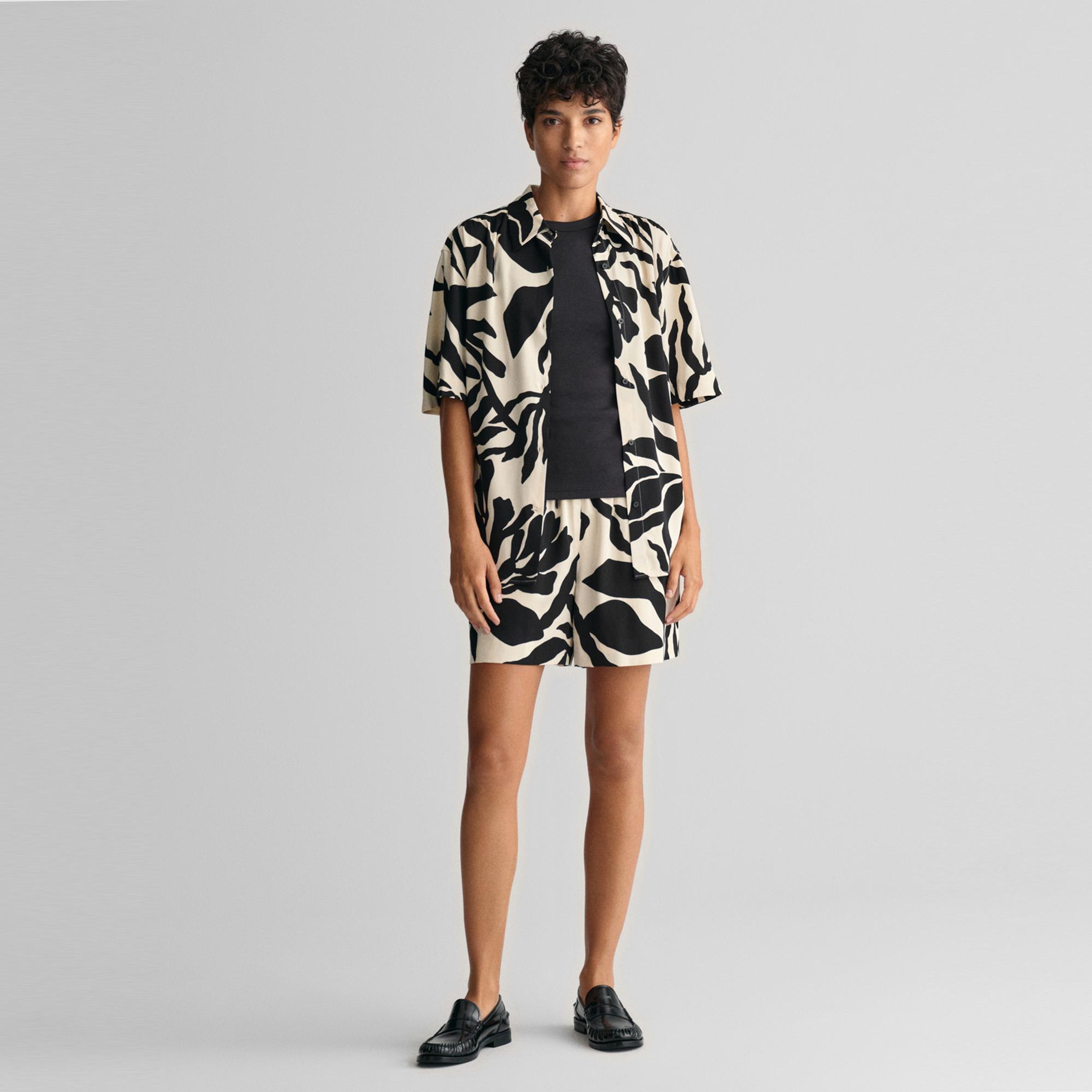 GANT Kadın Krem Relaxed Fit Desenli Şort