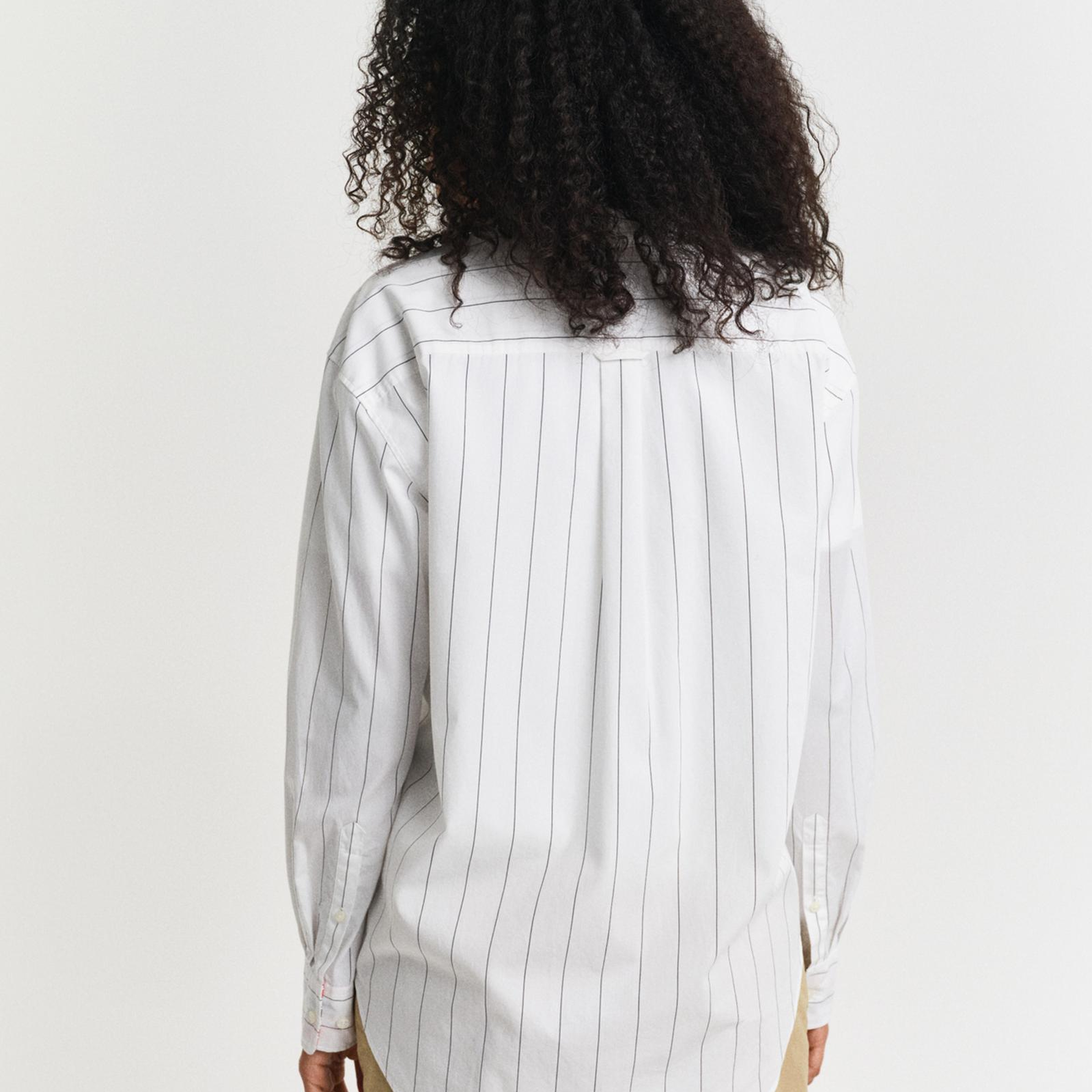 GANT Kadın Lacivert Relaxed Fit Klasik Yaka Çizgili Gömlek