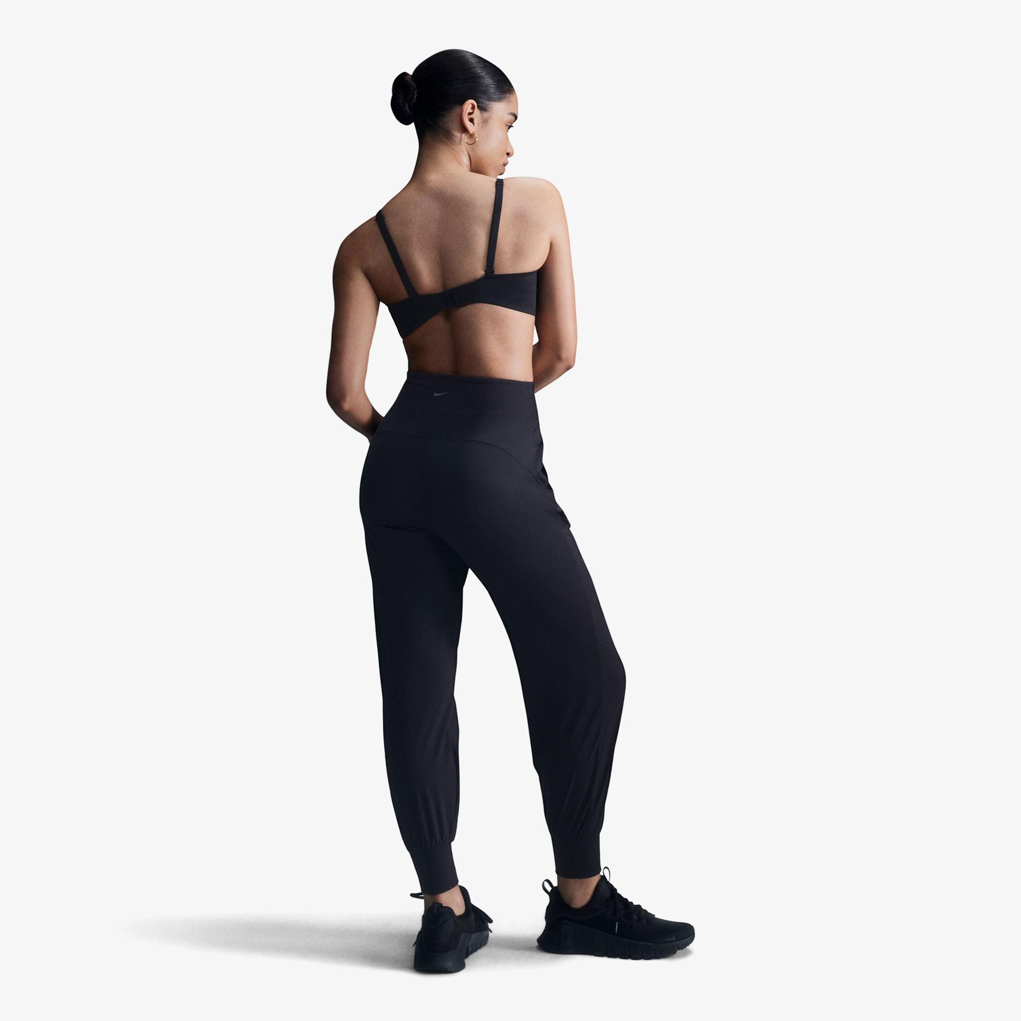 Nike Alate Minimalist Kadın Siyah Bra