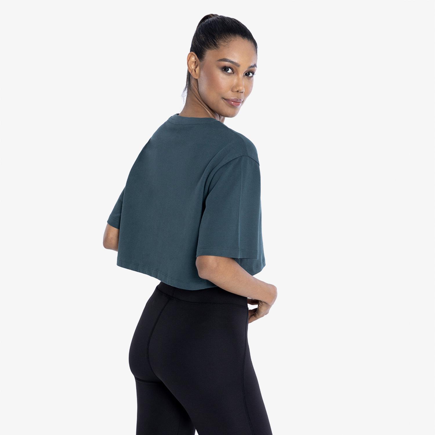 New Balance Athletics Kadın Gri Crop T-Shirt