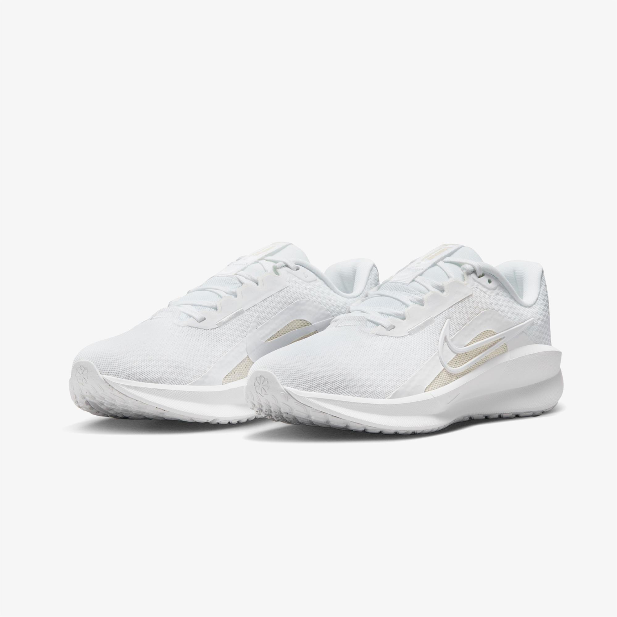 Nike Downshifter 13 Kadın Beyaz Koşu Ayakkabısı