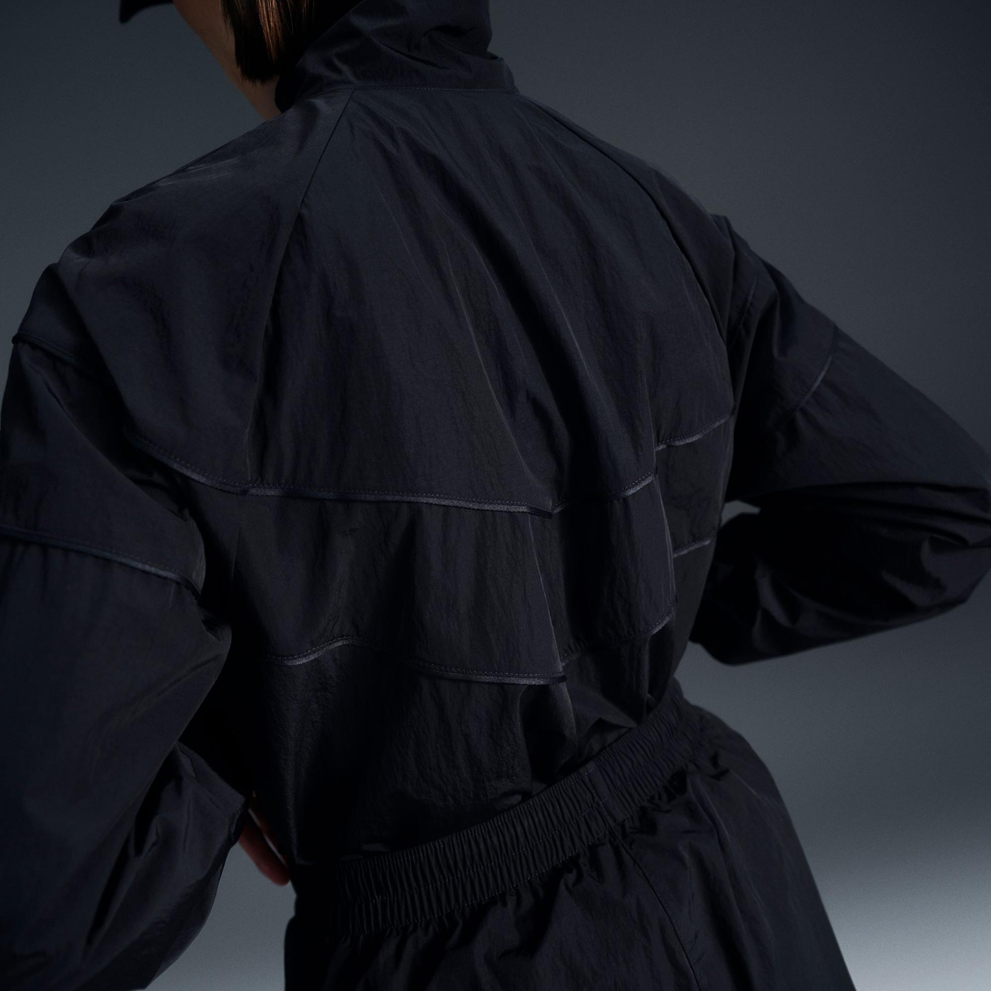 Nike Sportswear Windrunner Woven Kadın Siyah Ceket