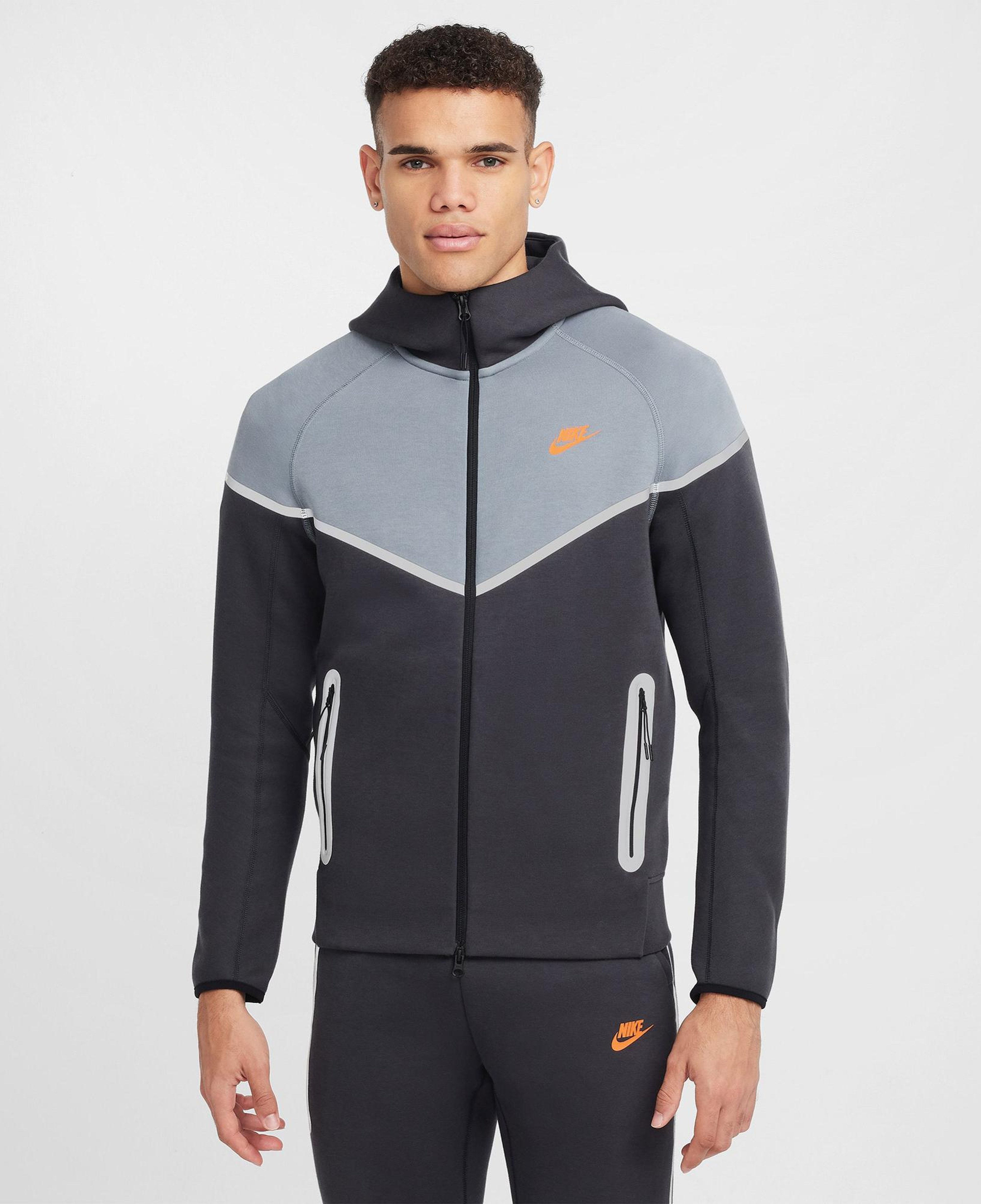 Nike Tech Windrunner Erkek Gri Kapüşonlu Ceket