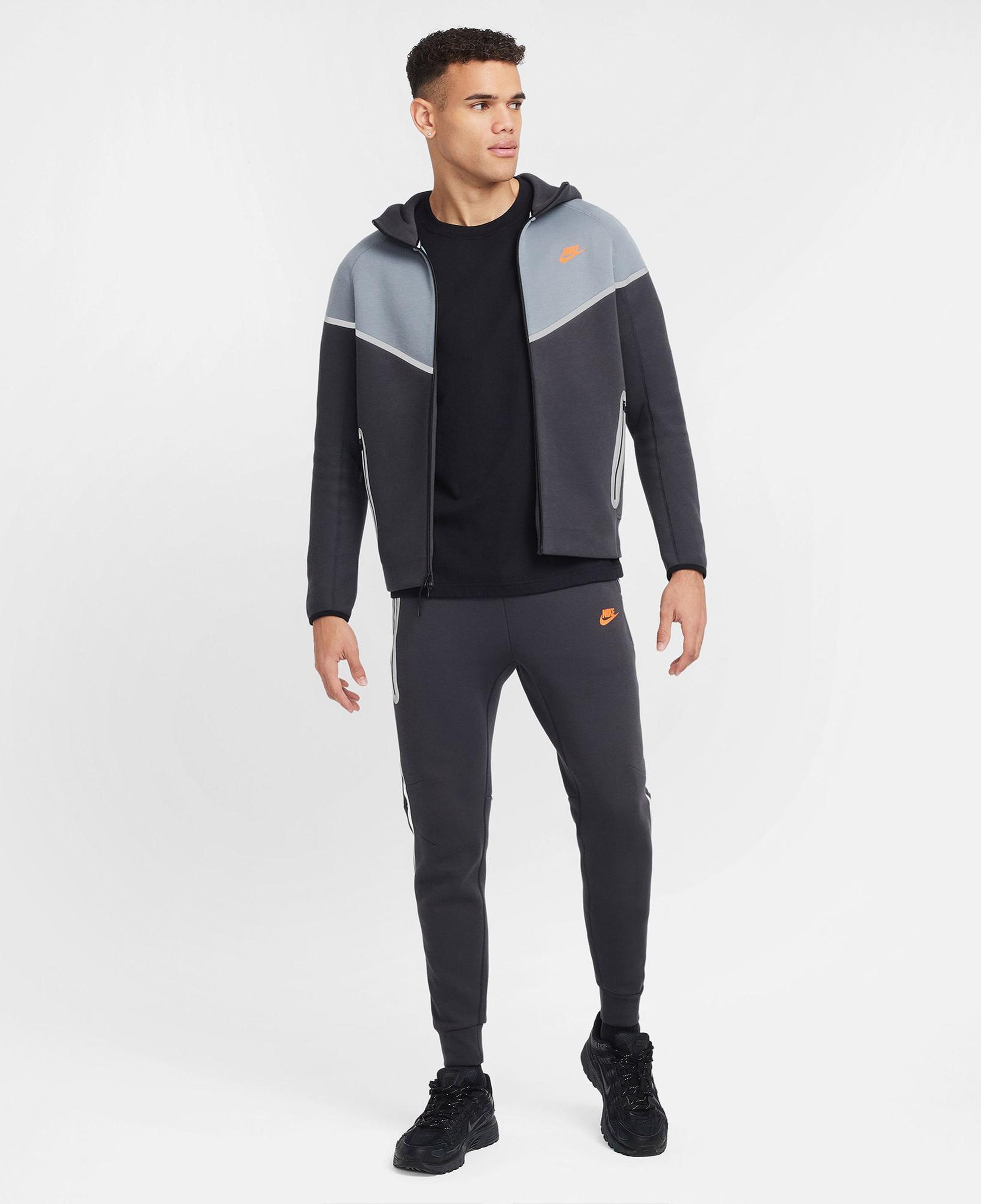Nike Tech Windrunner Erkek Gri Kapüşonlu Ceket