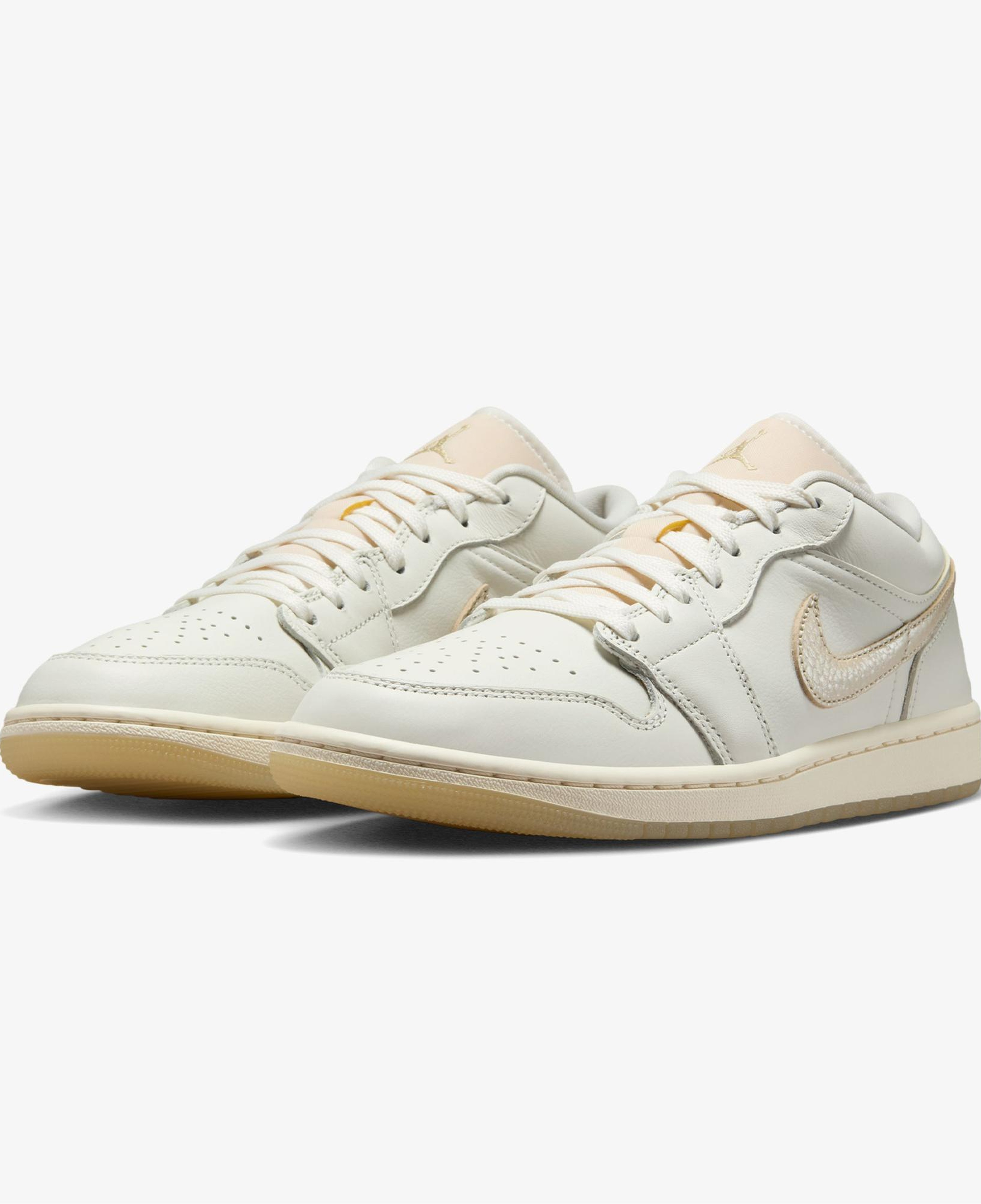 Jordan Air 1 Low SE Kadın Krem Spor Ayakkabı