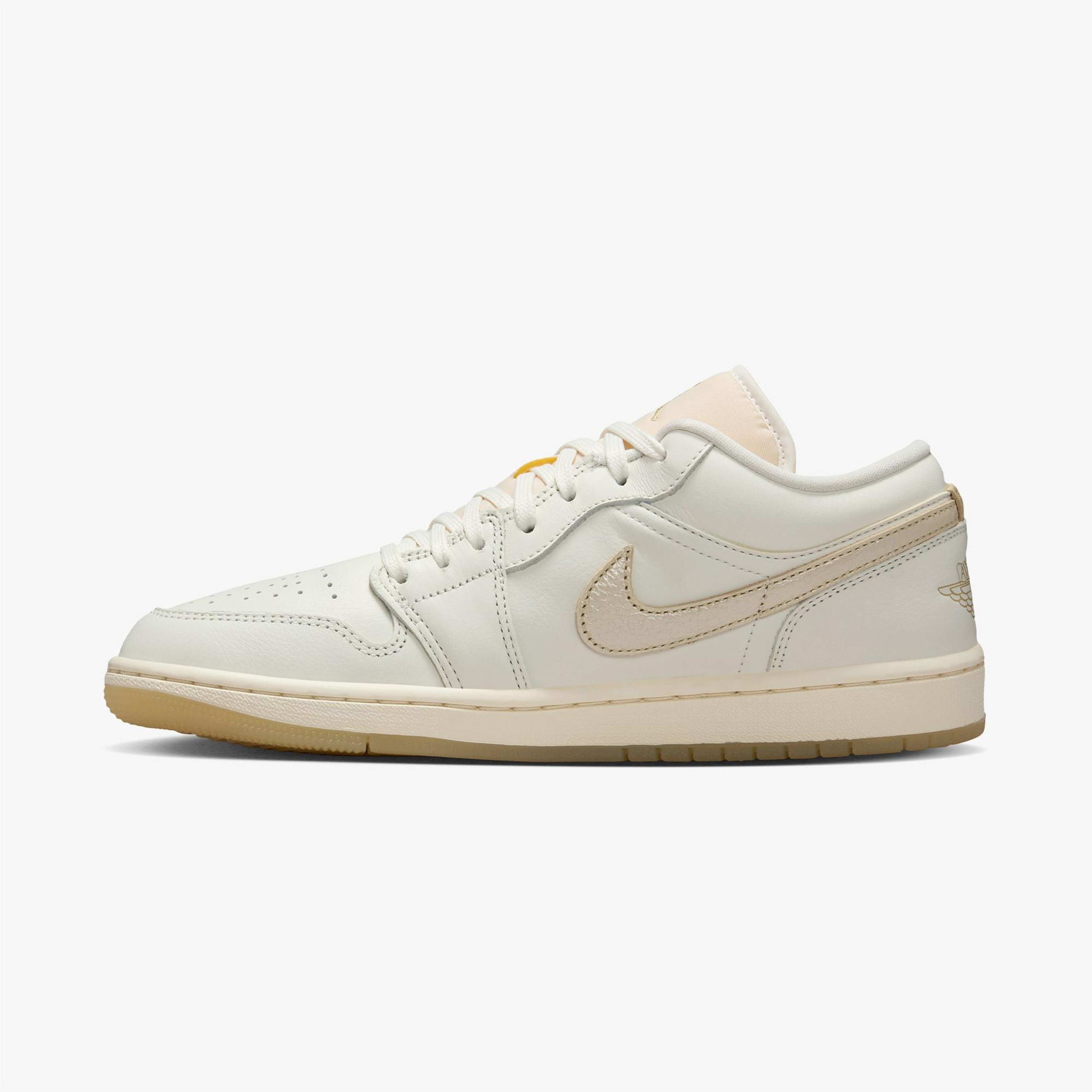 Jordan Air 1 Low SE Kadın Krem Spor Ayakkabı