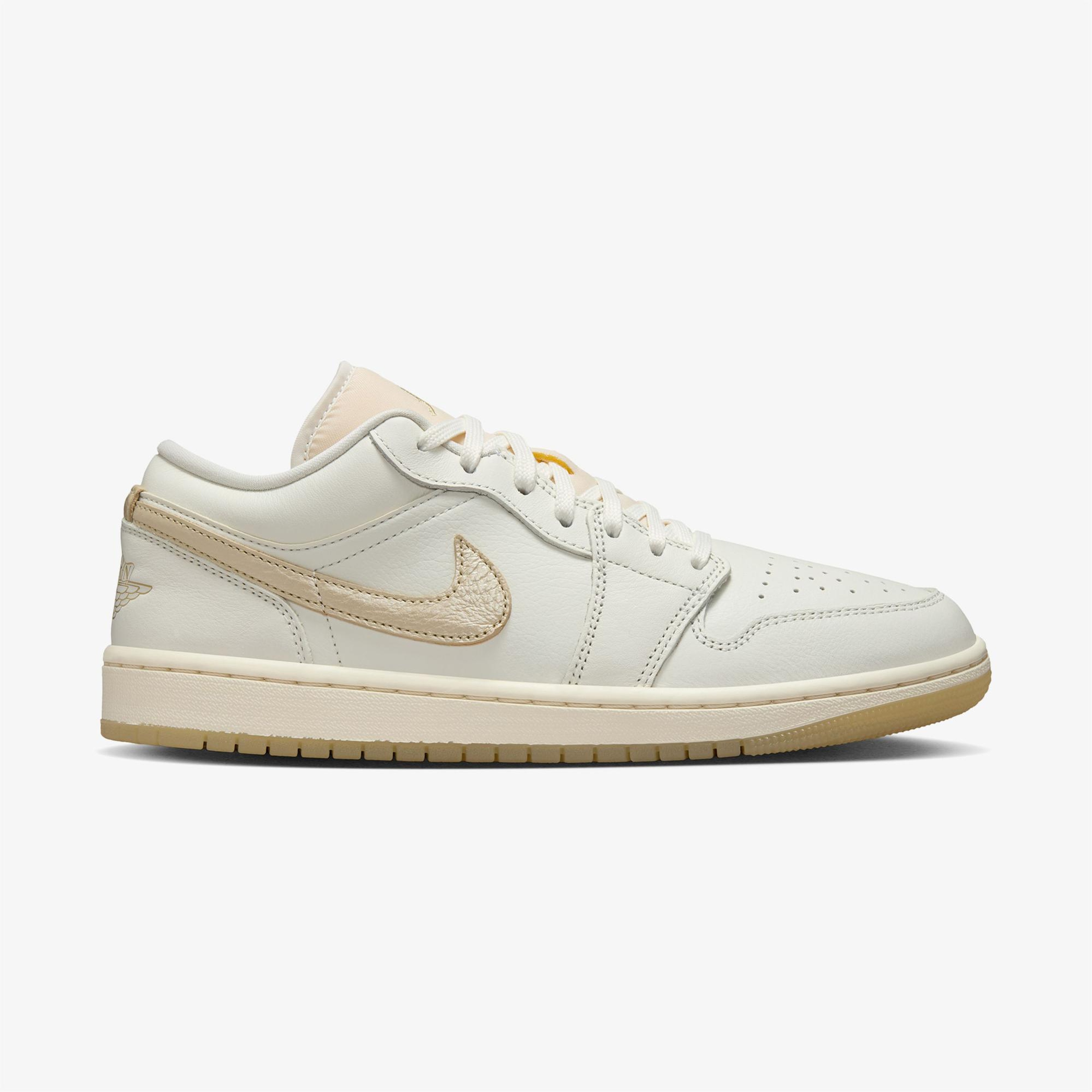 Jordan Air 1 Low SE Kadın Krem Spor Ayakkabı