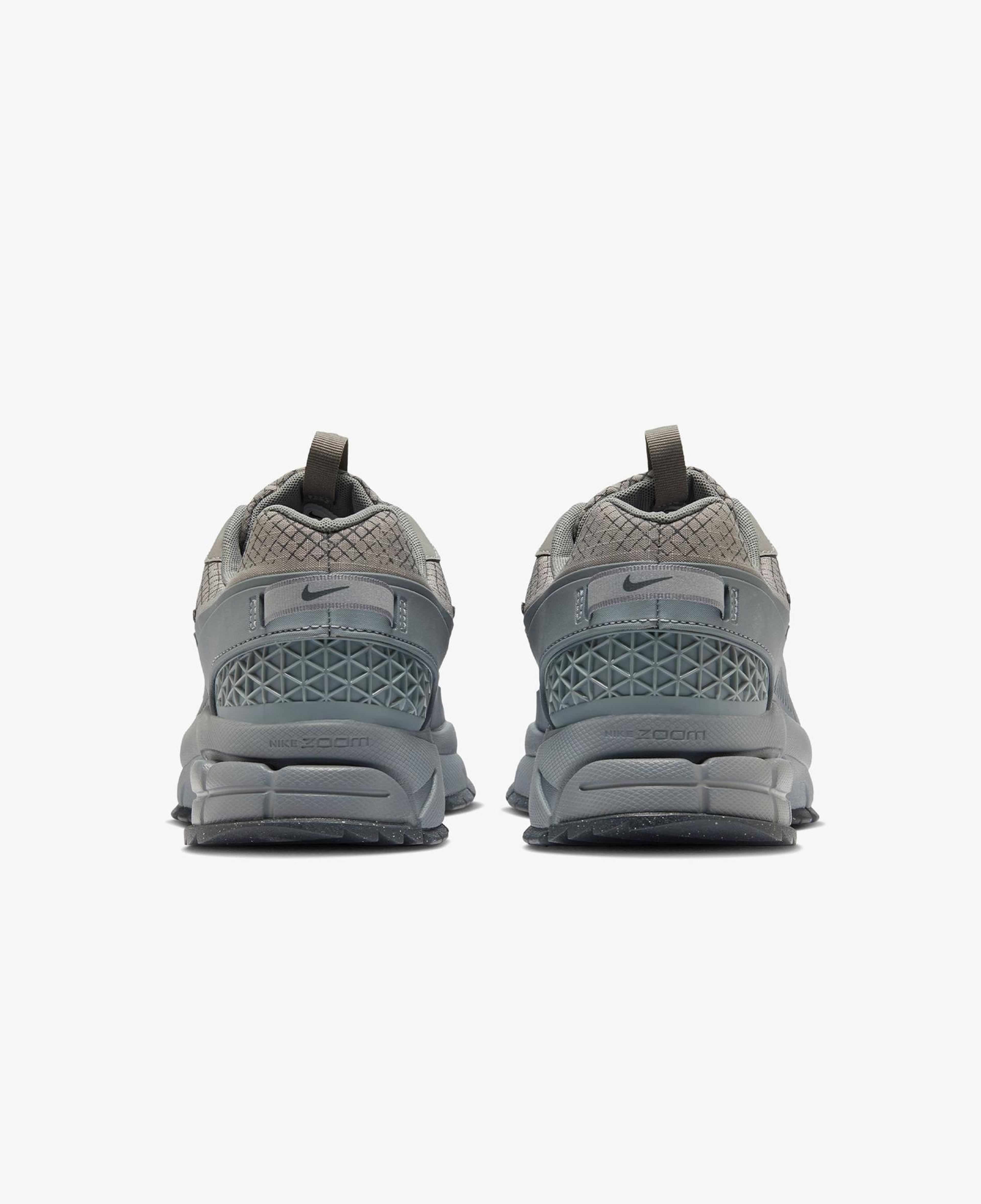 Nike Zoom Vomero Roam Erkek Gri Spor Ayakkabı