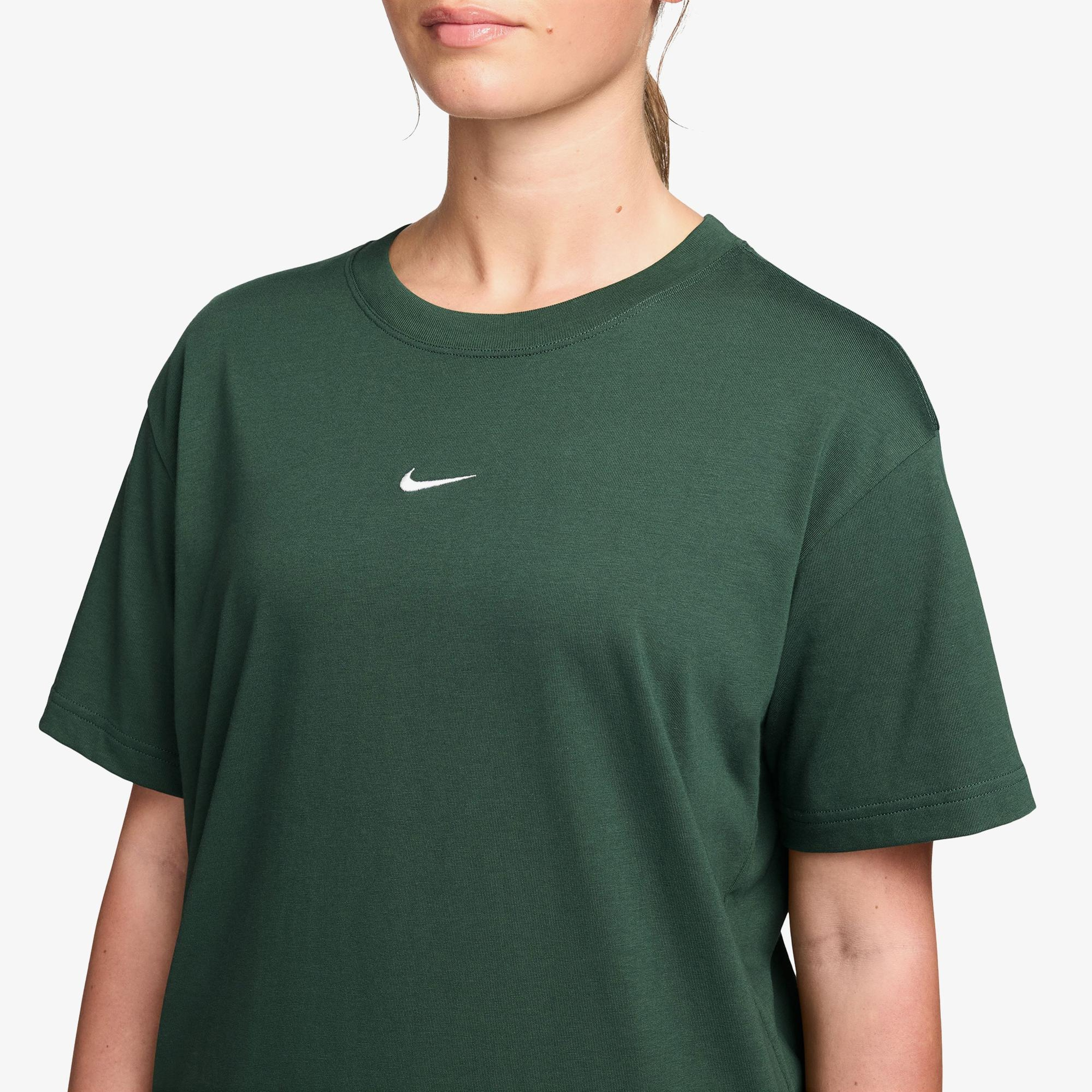 Nike Sportswear Classic Kadın Yeşil T-Shirt