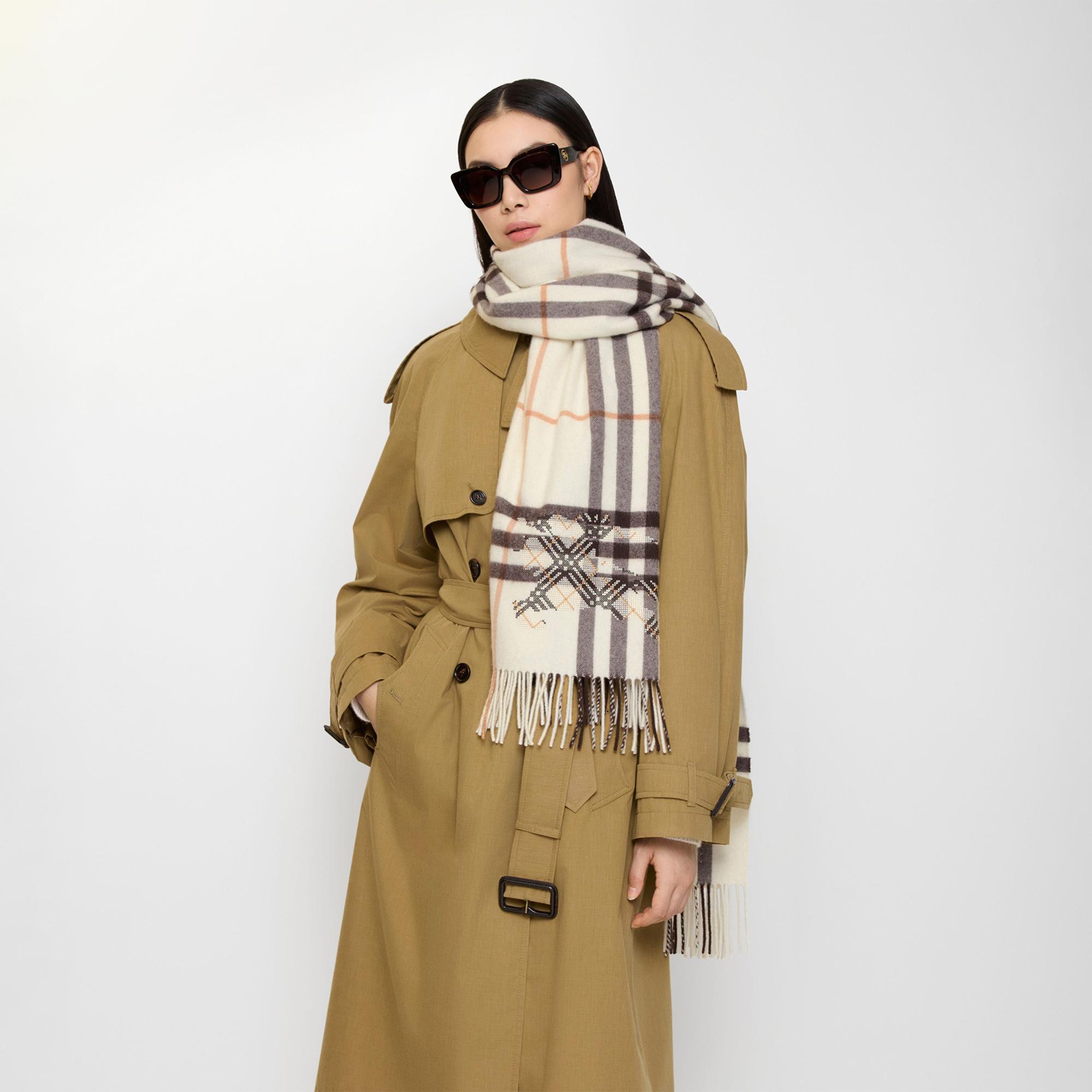 Burberry Chck Ekd X Stıtch Kadın Beyaz Atkı