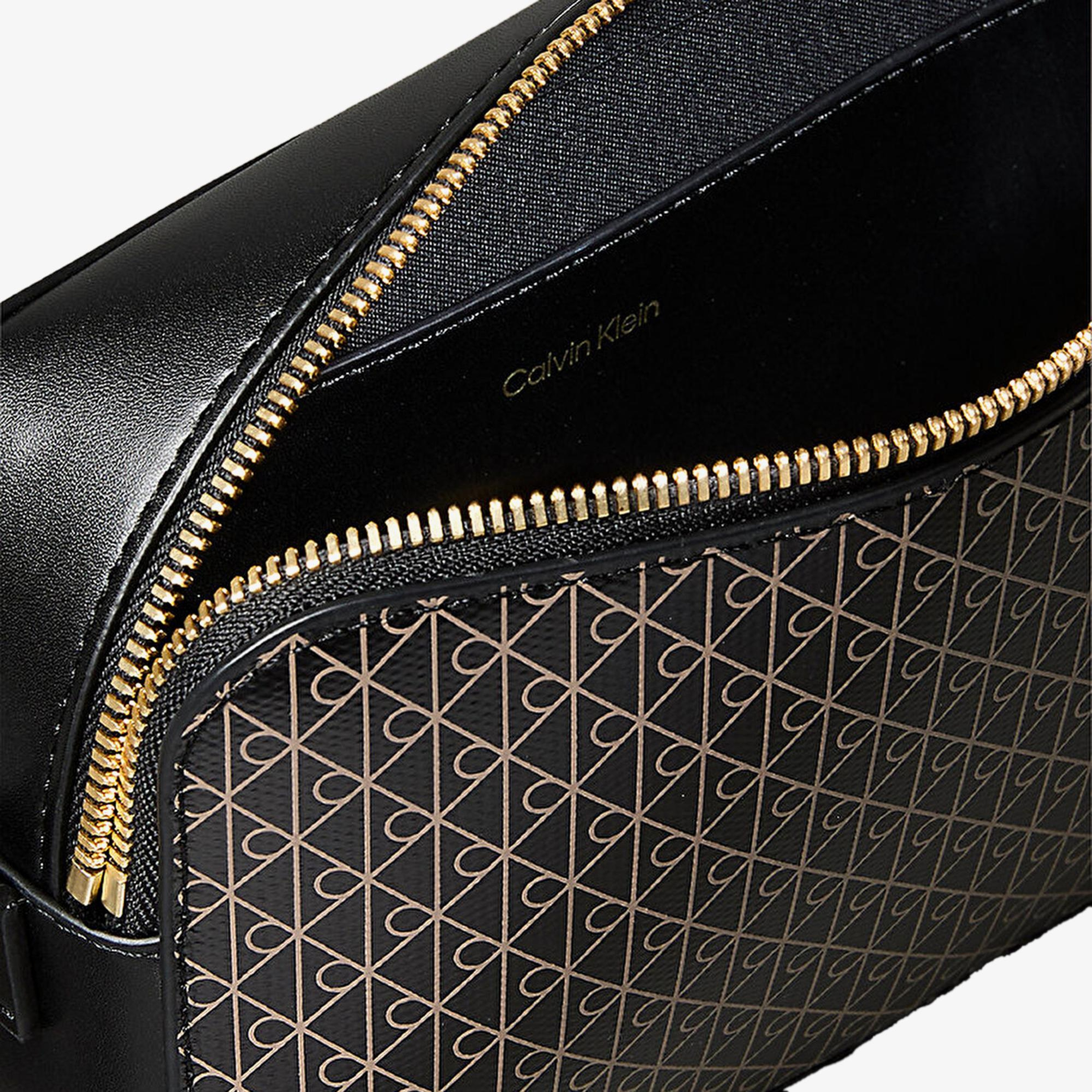 Calvin Klein Emblem Elongated Camera Kadın Siyah Çapraz Çanta