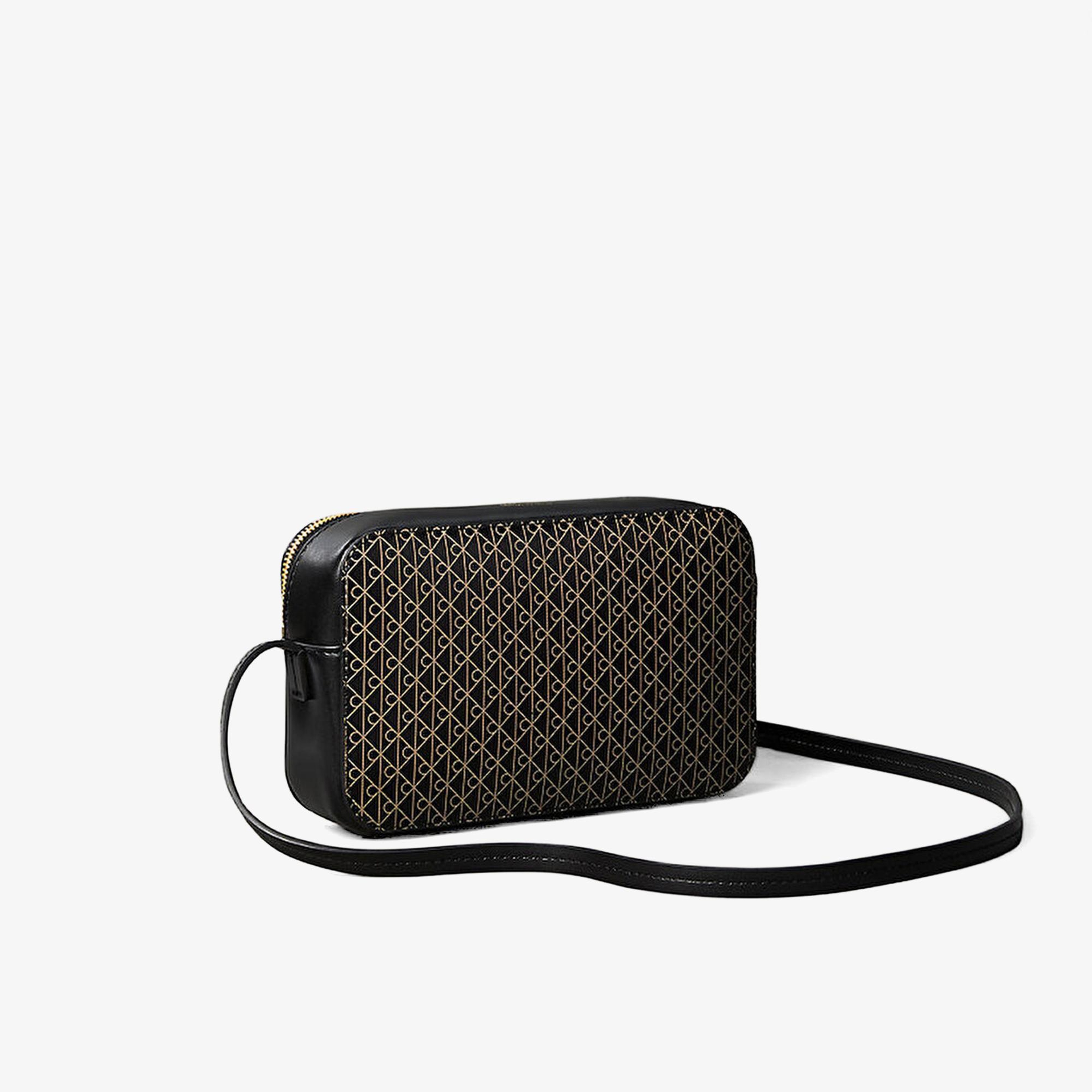 Calvin Klein Emblem Elongated Camera Kadın Siyah Çapraz Çanta