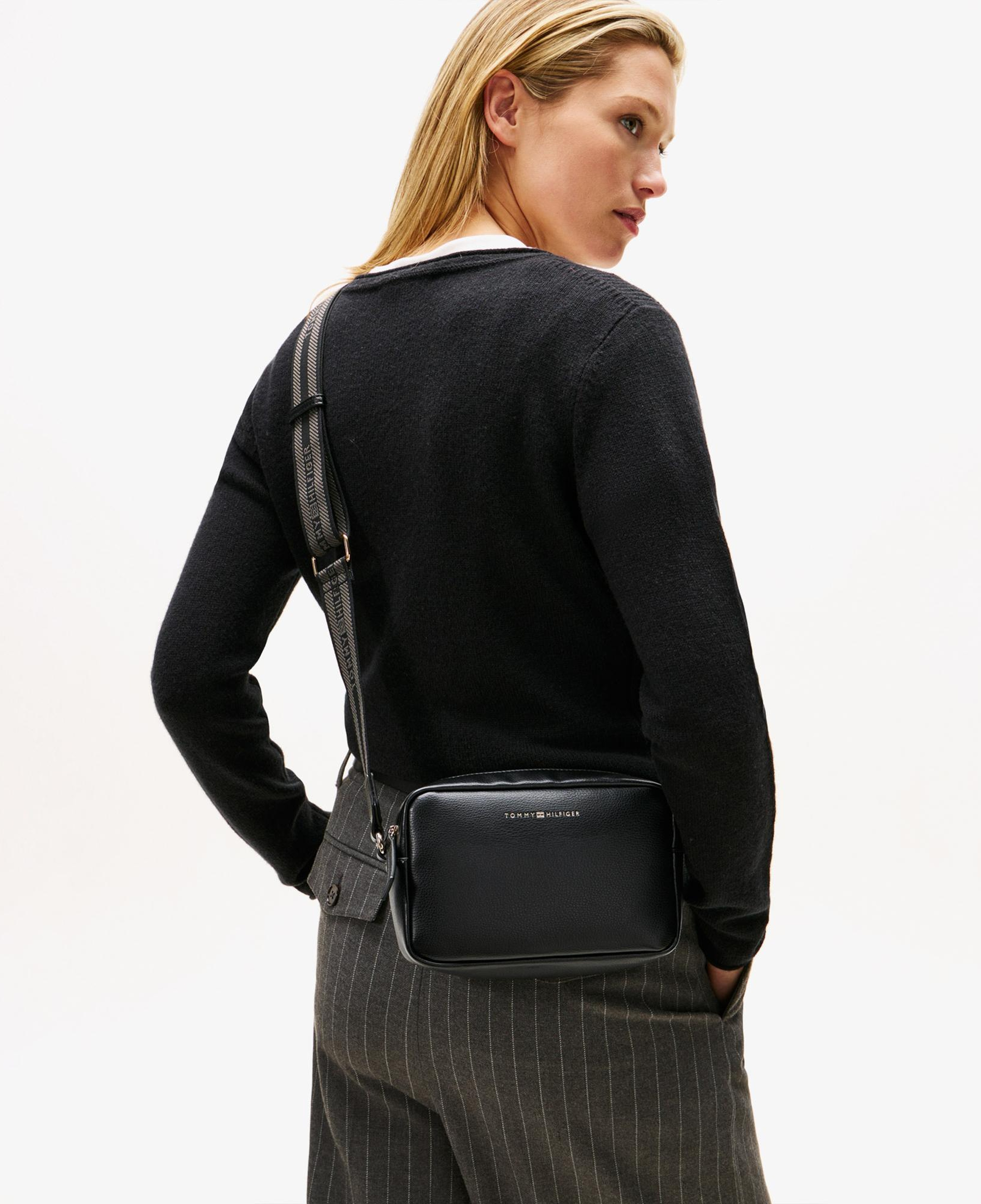 Tommy Hilfiger Logotape Kadın Siyah Çapraz Çanta