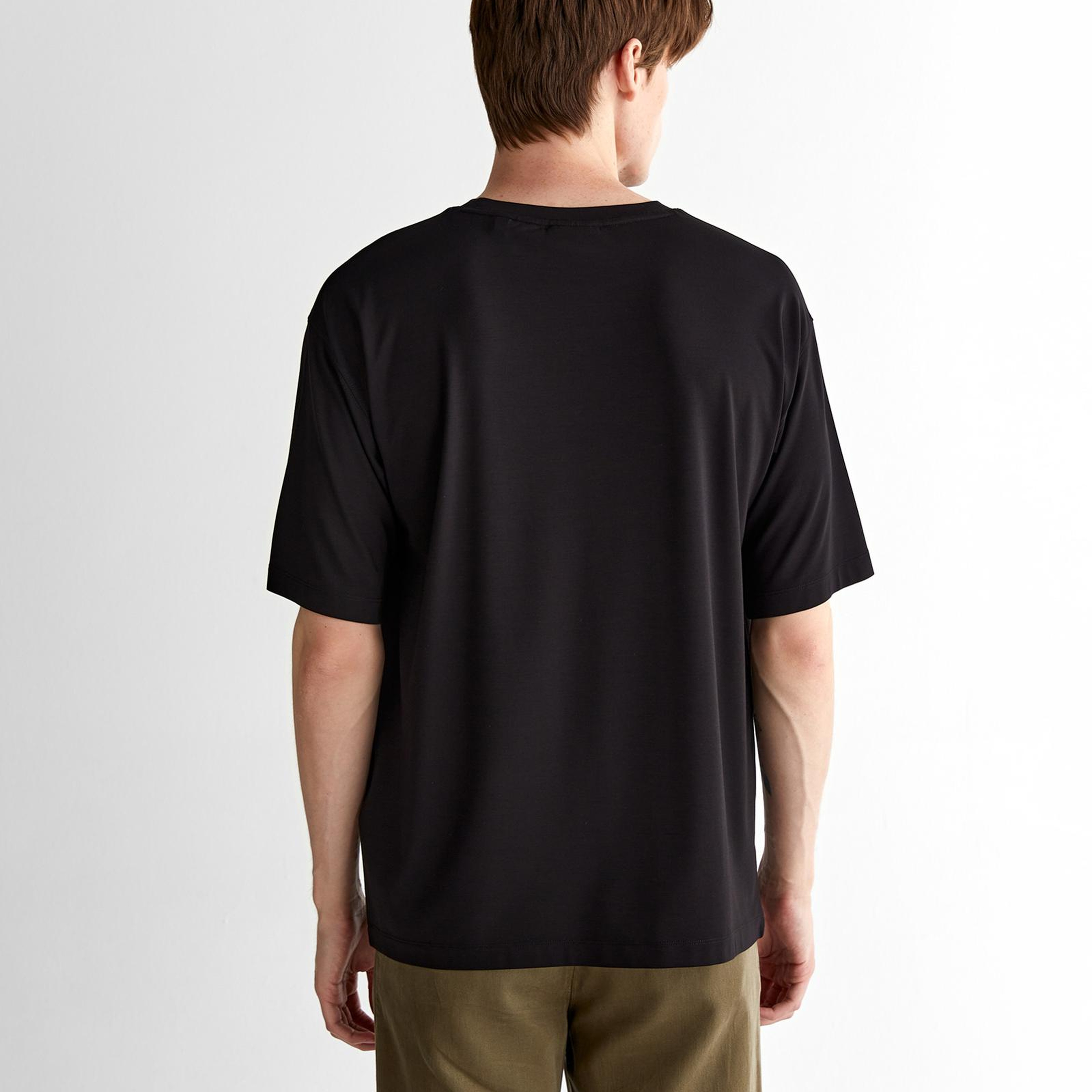 GANT Erkek Siyah Relaxed Fit Bisiklet Yaka Logolu T-Shirt