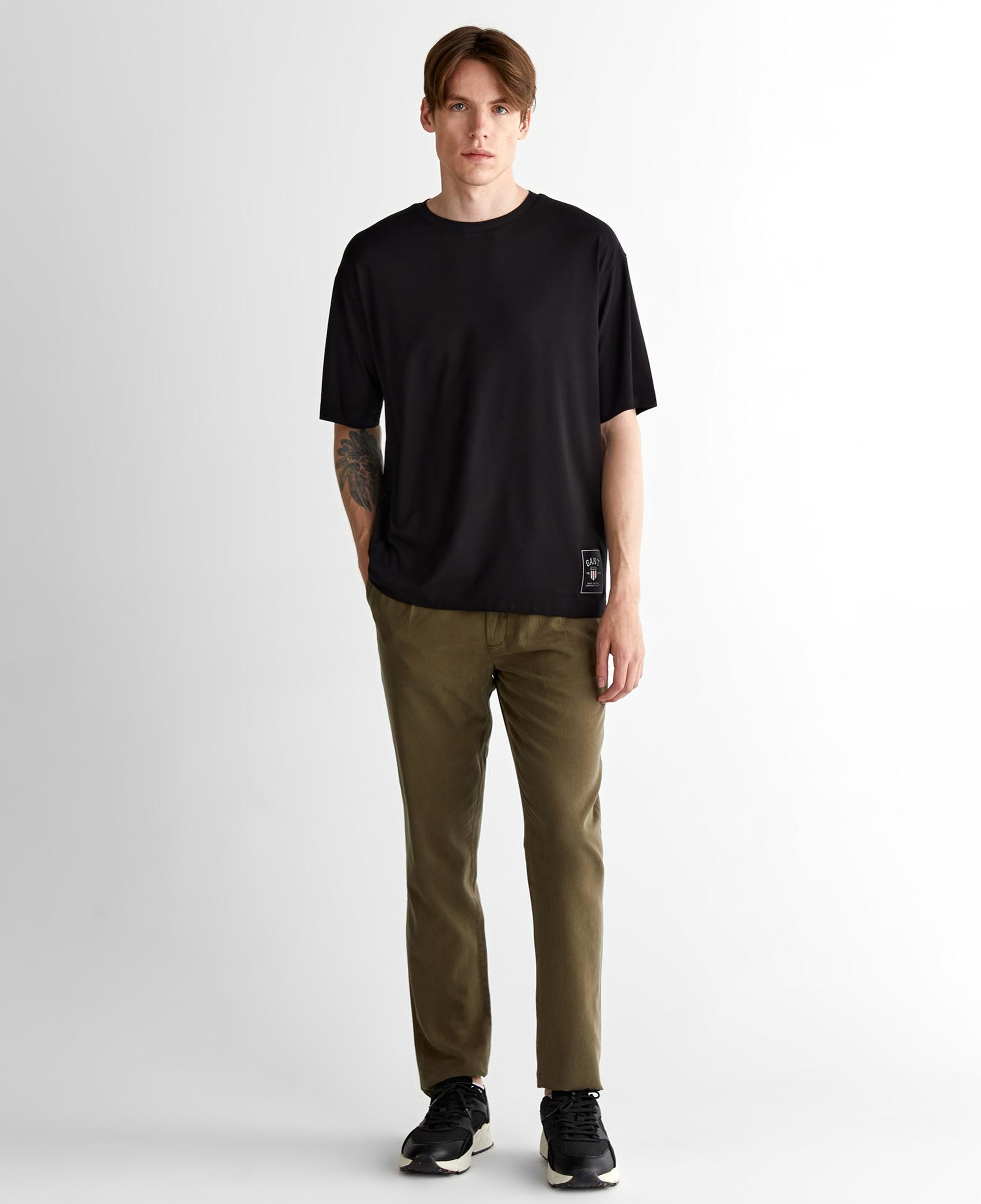 GANT Erkek Siyah Relaxed Fit Bisiklet Yaka Logolu T-Shirt