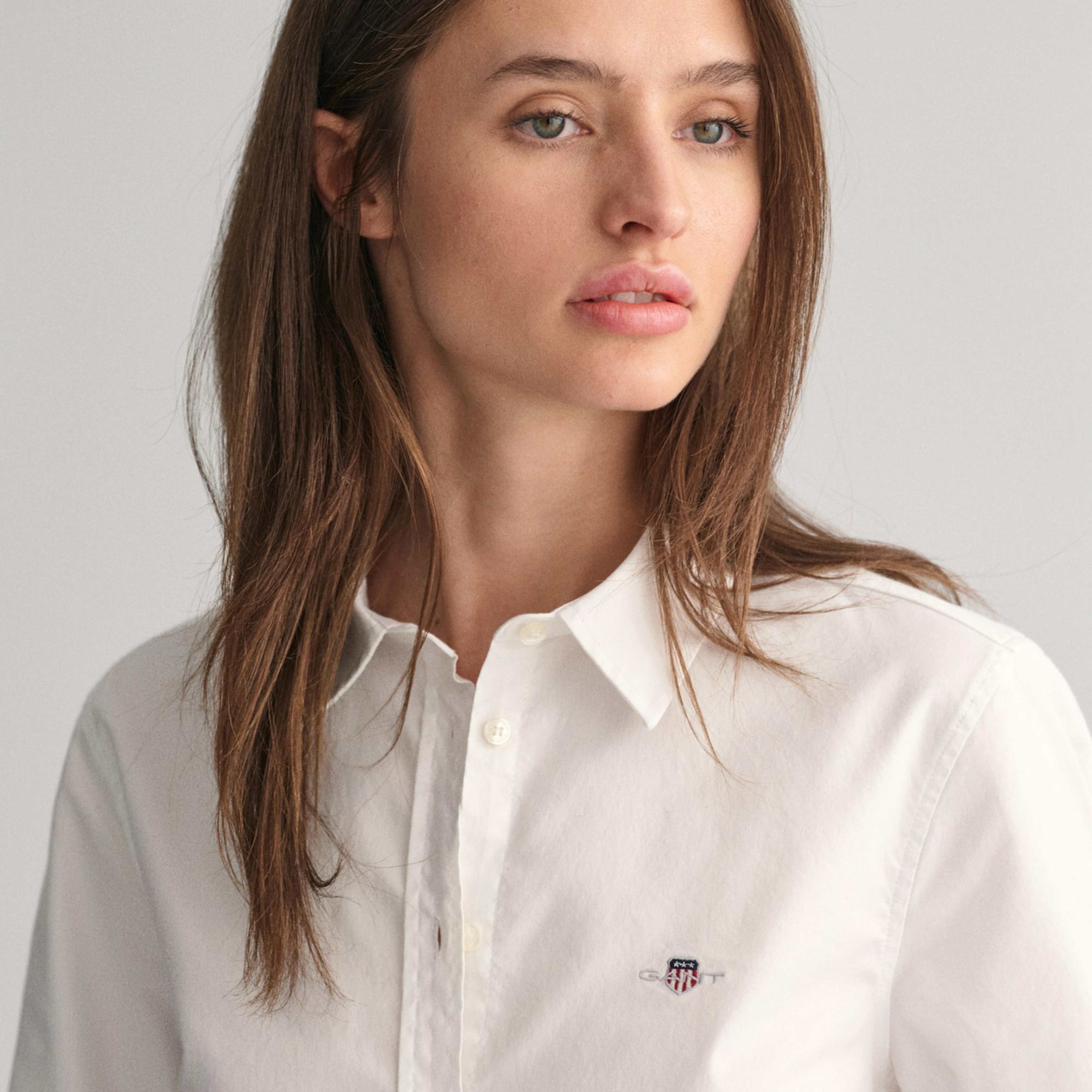 GANT Kadın Beyaz Slim Fit Klasik Yaka Oxford Gömlek