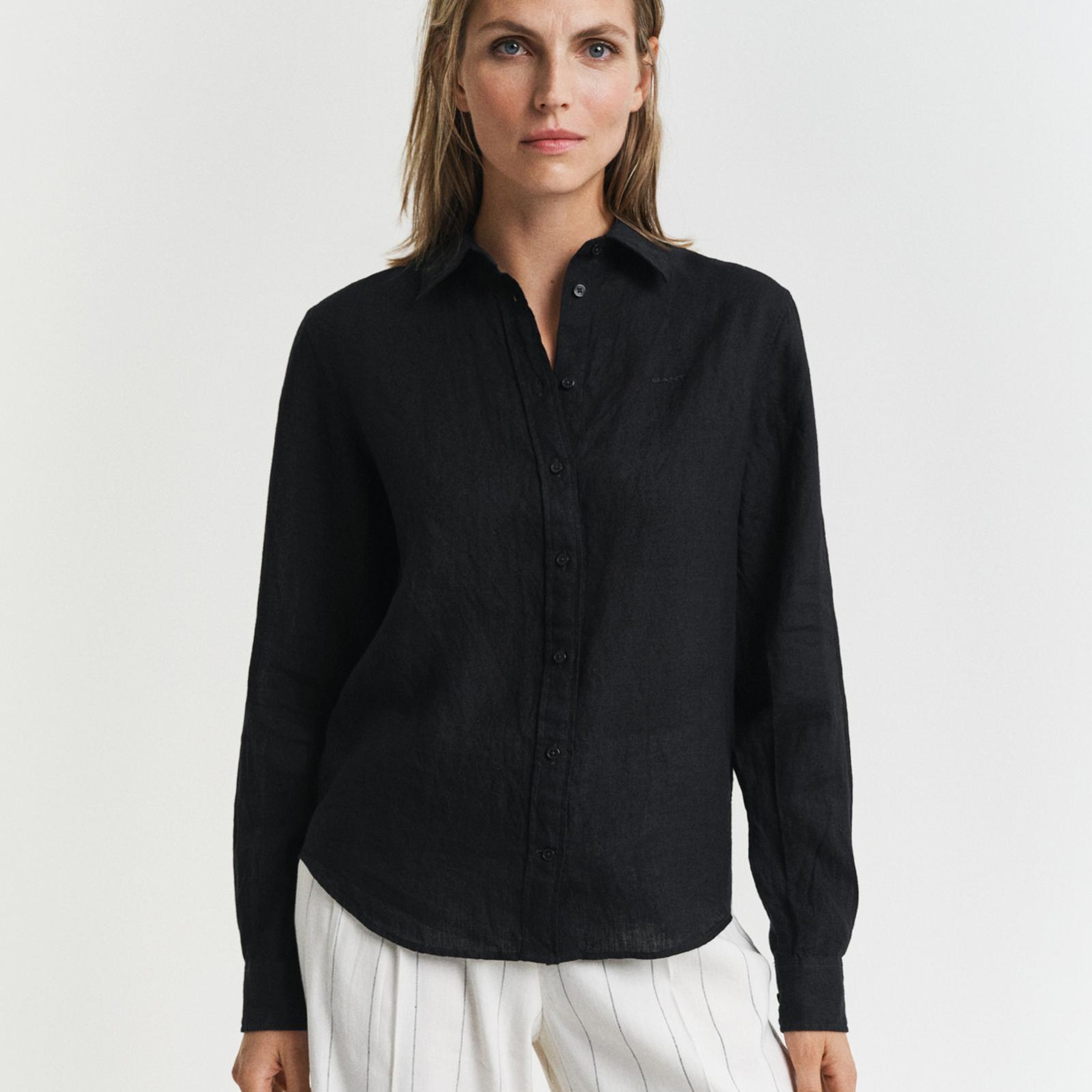 GANT Kadın Siyah Regular Fit Klasik Yaka Gömlek