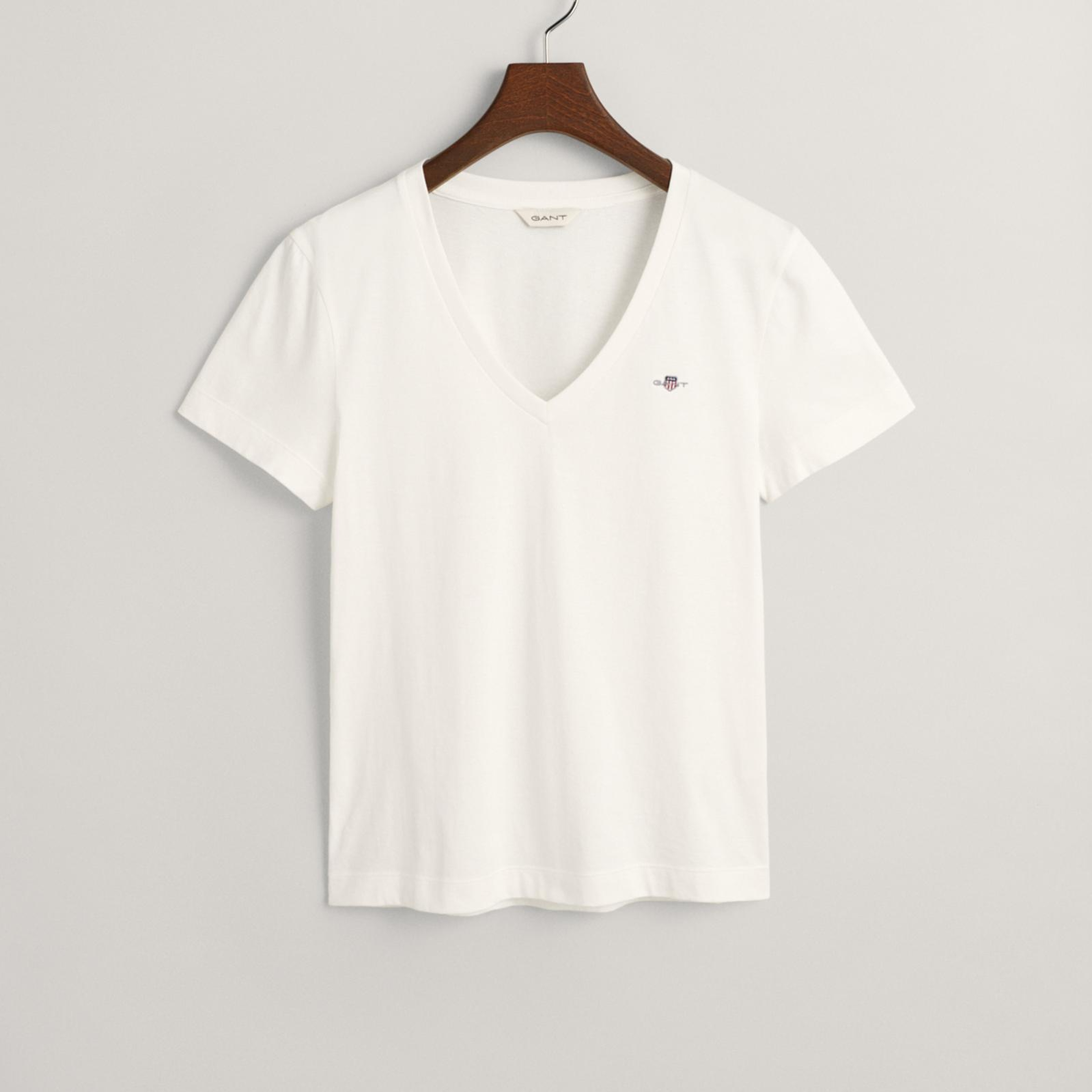 GANT Kadın Beyaz V Yaka Regular Fit Logolu T-Shirt