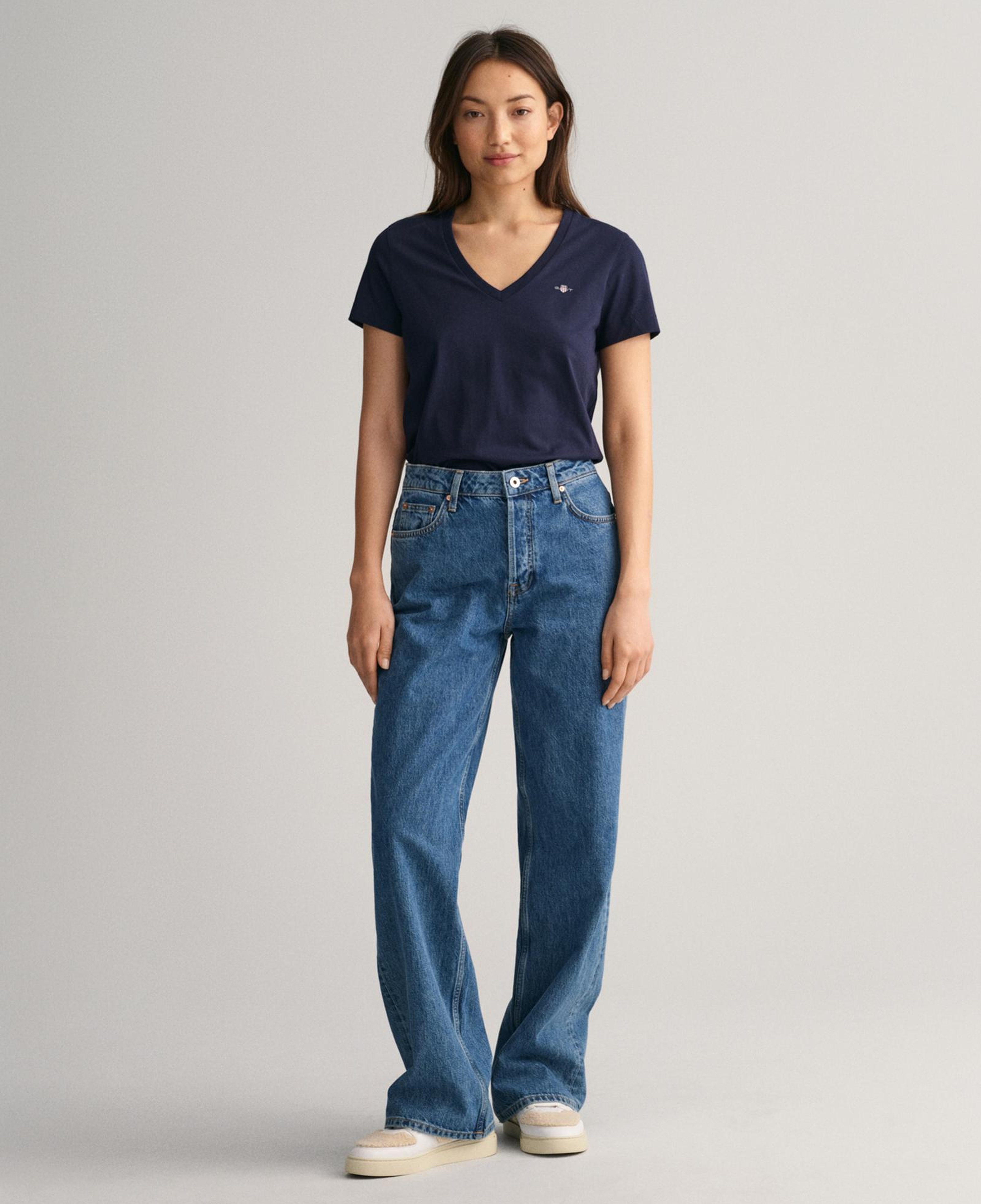 GANT Kadın Lacivert V Yaka Regular Fit Logolu T-Shirt