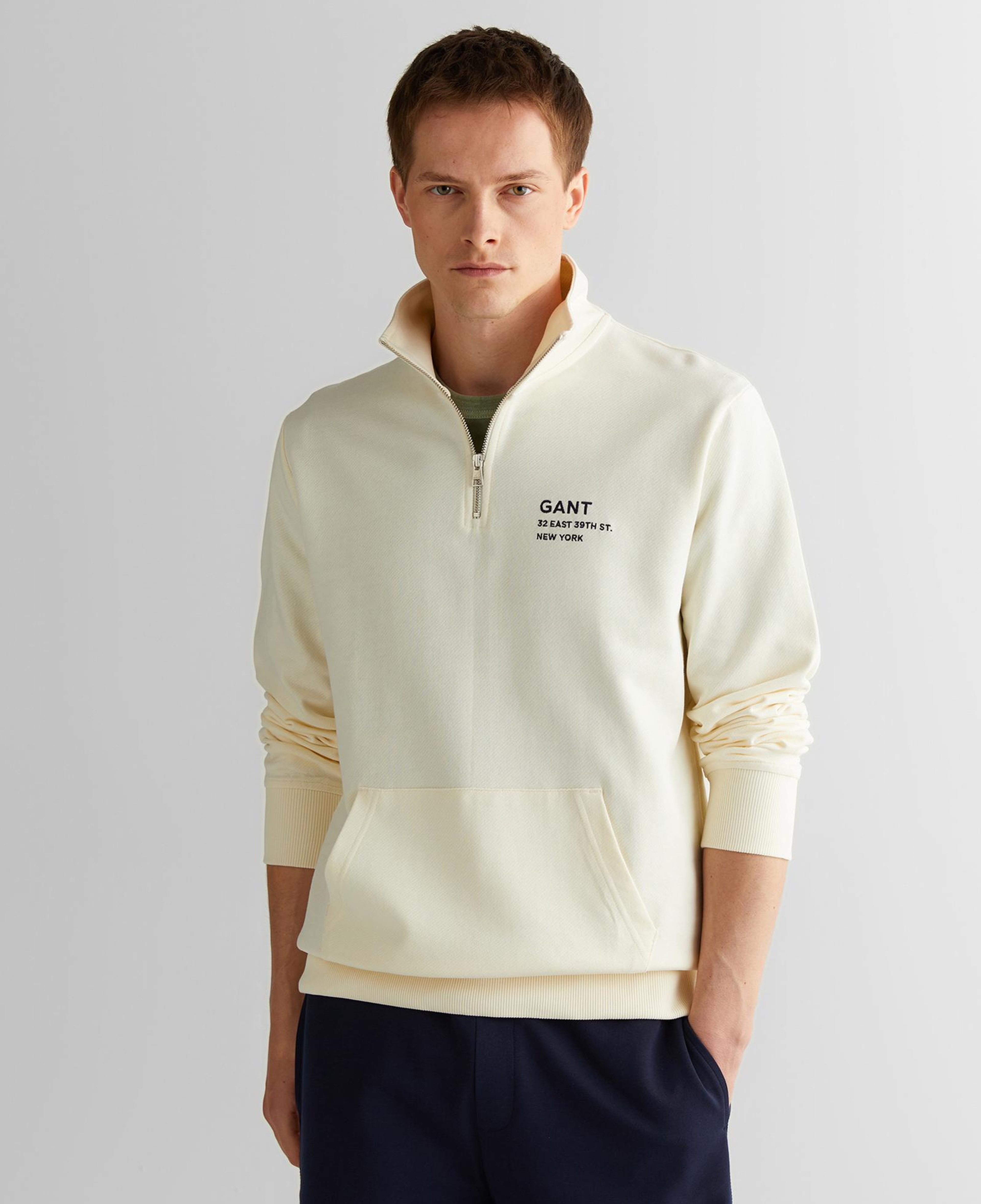 GANT Erkek Krem Regular Fit Yarım Fermuarlı Logolu Sweatshirt