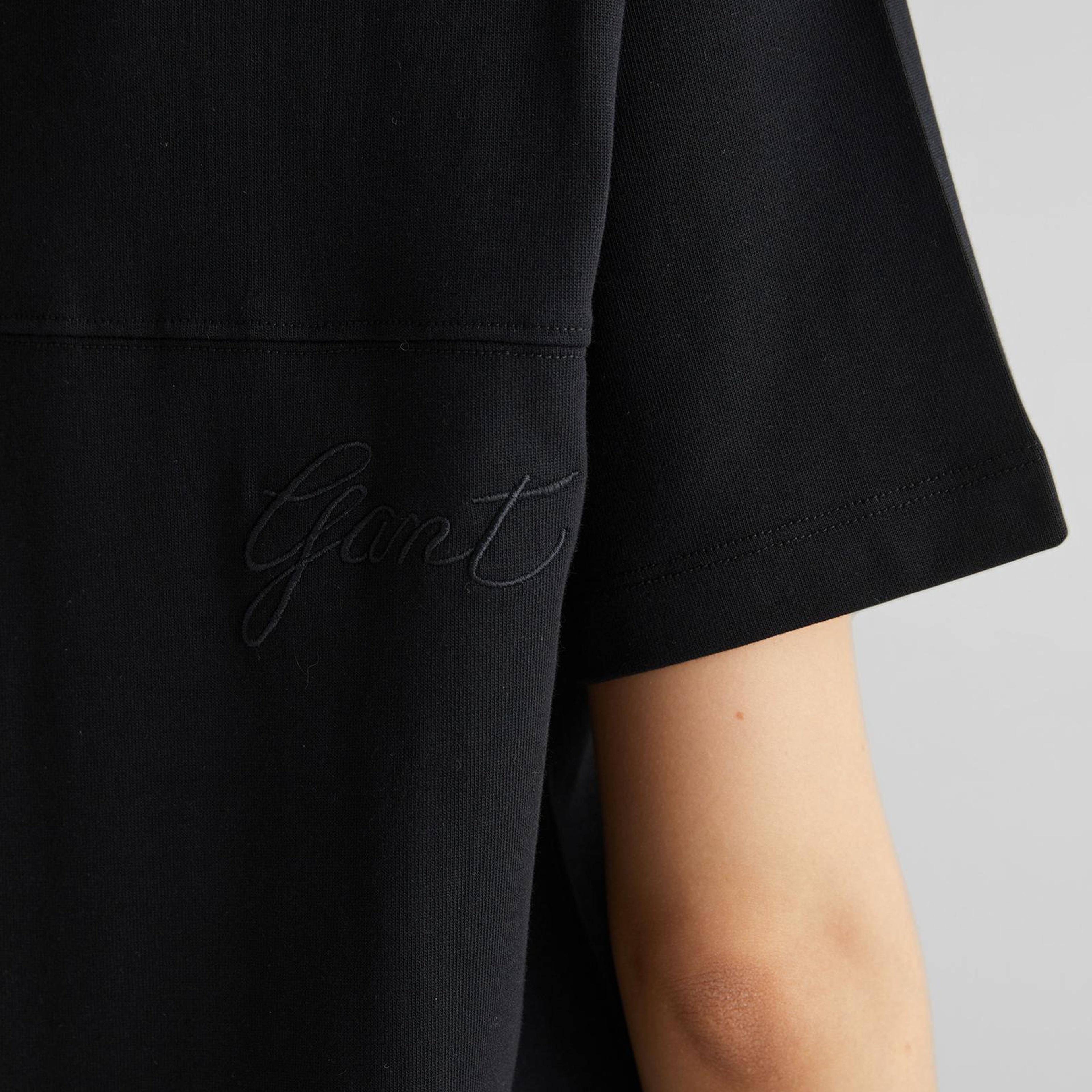 GANT Kadın Siyah Bisiklet Yaka Logolu T-Shirt