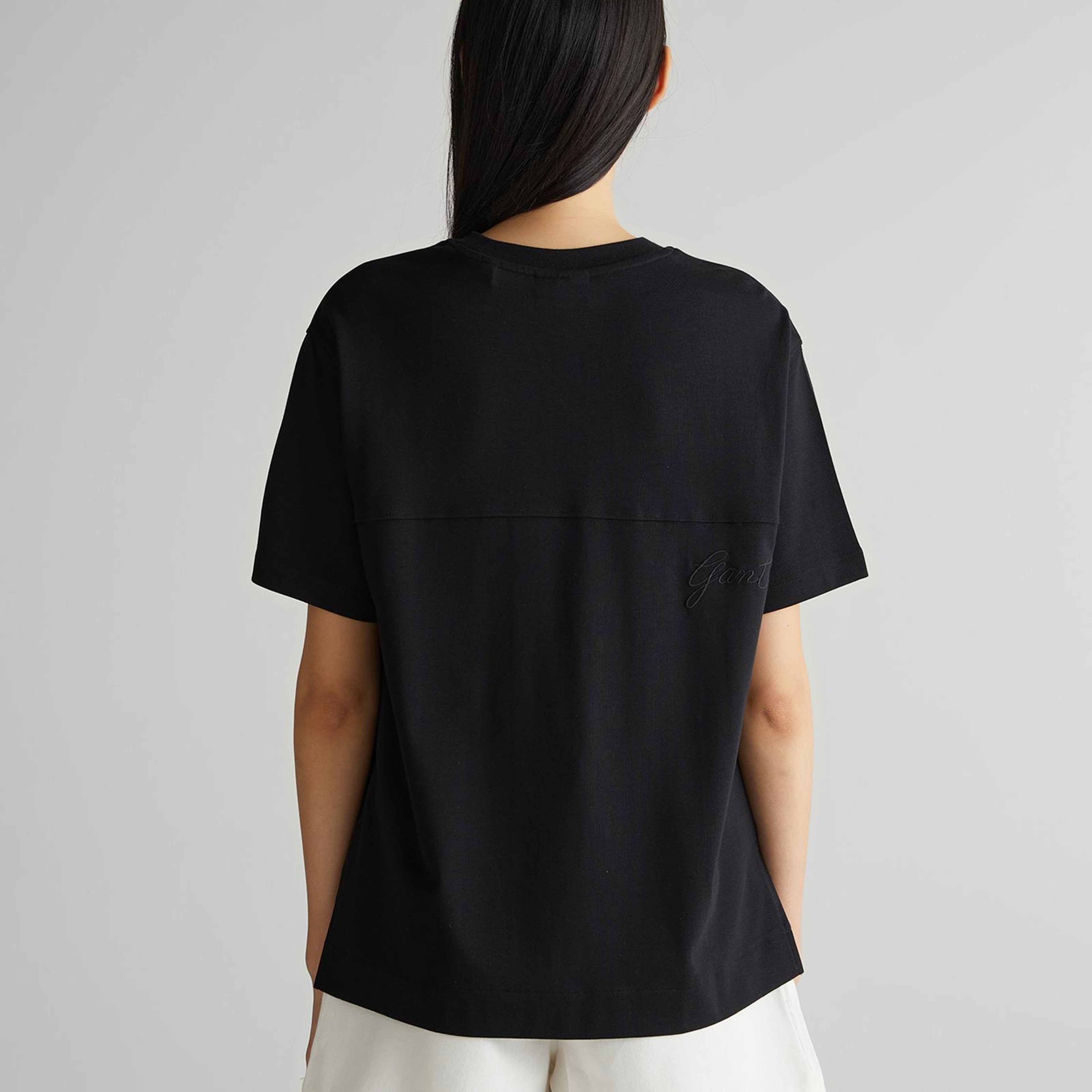 GANT Kadın Siyah Bisiklet Yaka Logolu T-Shirt