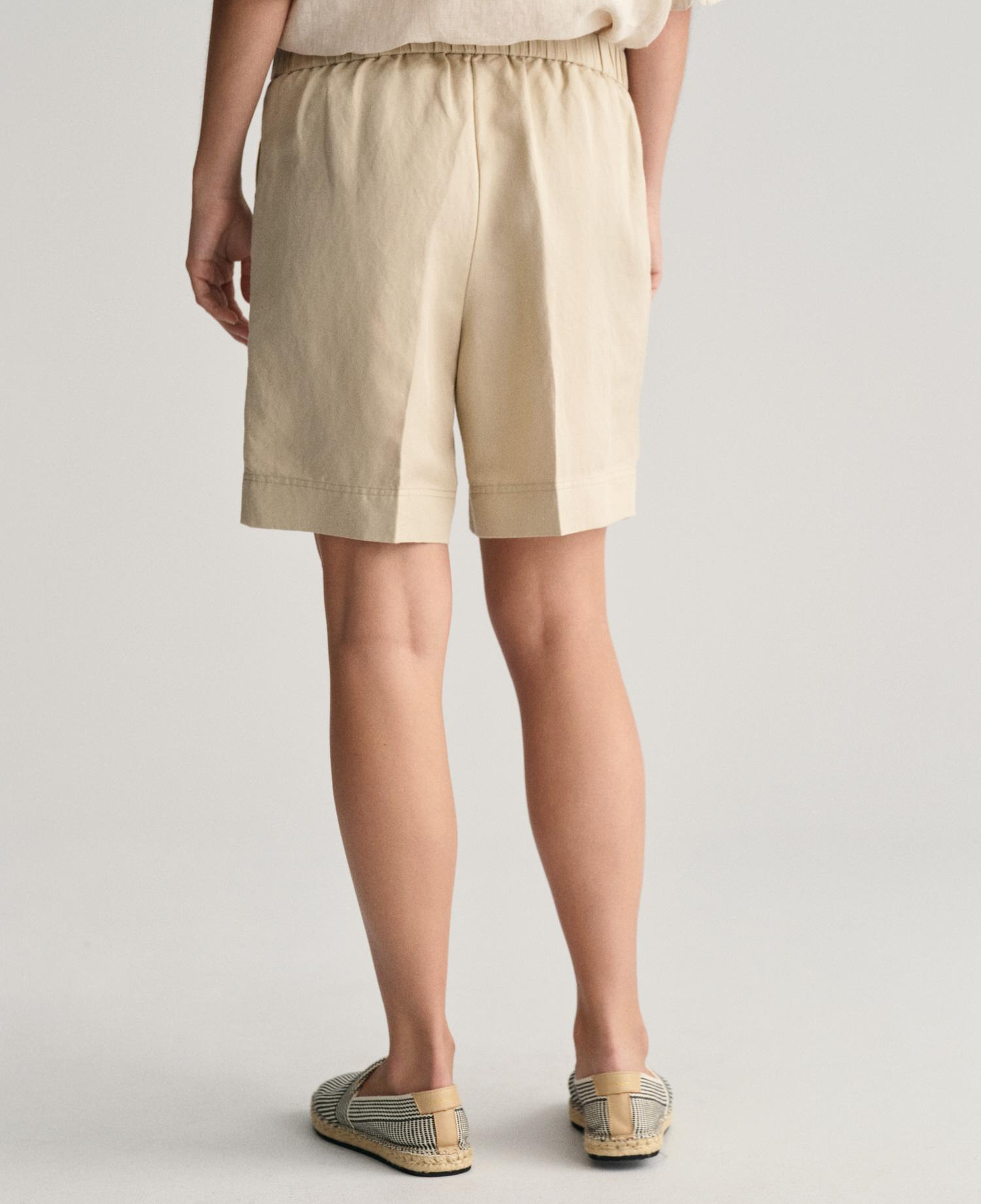 GANT Kadın Bej Relaxed Fit Keten Şort