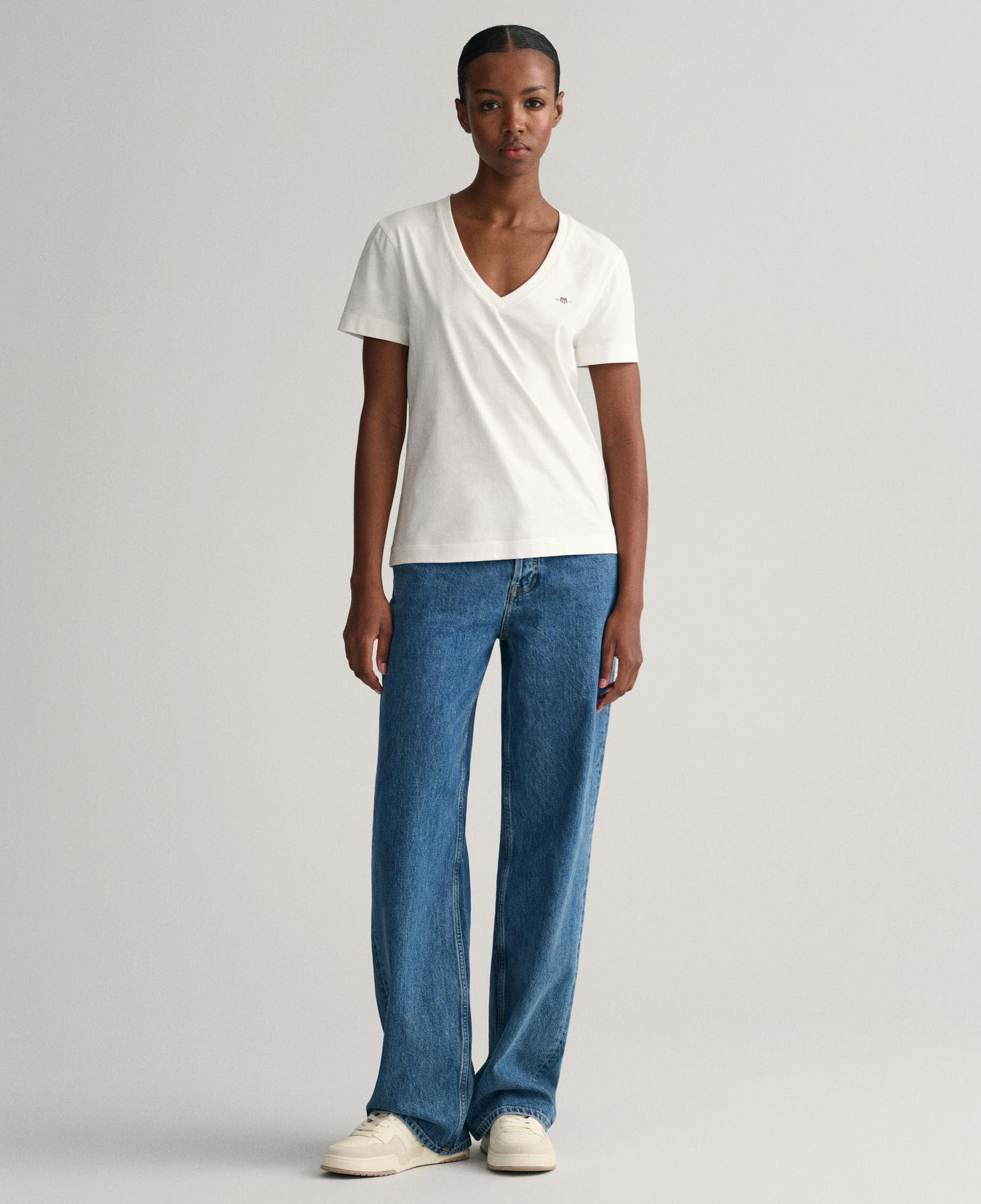 GANT Kadın Beyaz V Yaka Regular Fit Logolu T-Shirt