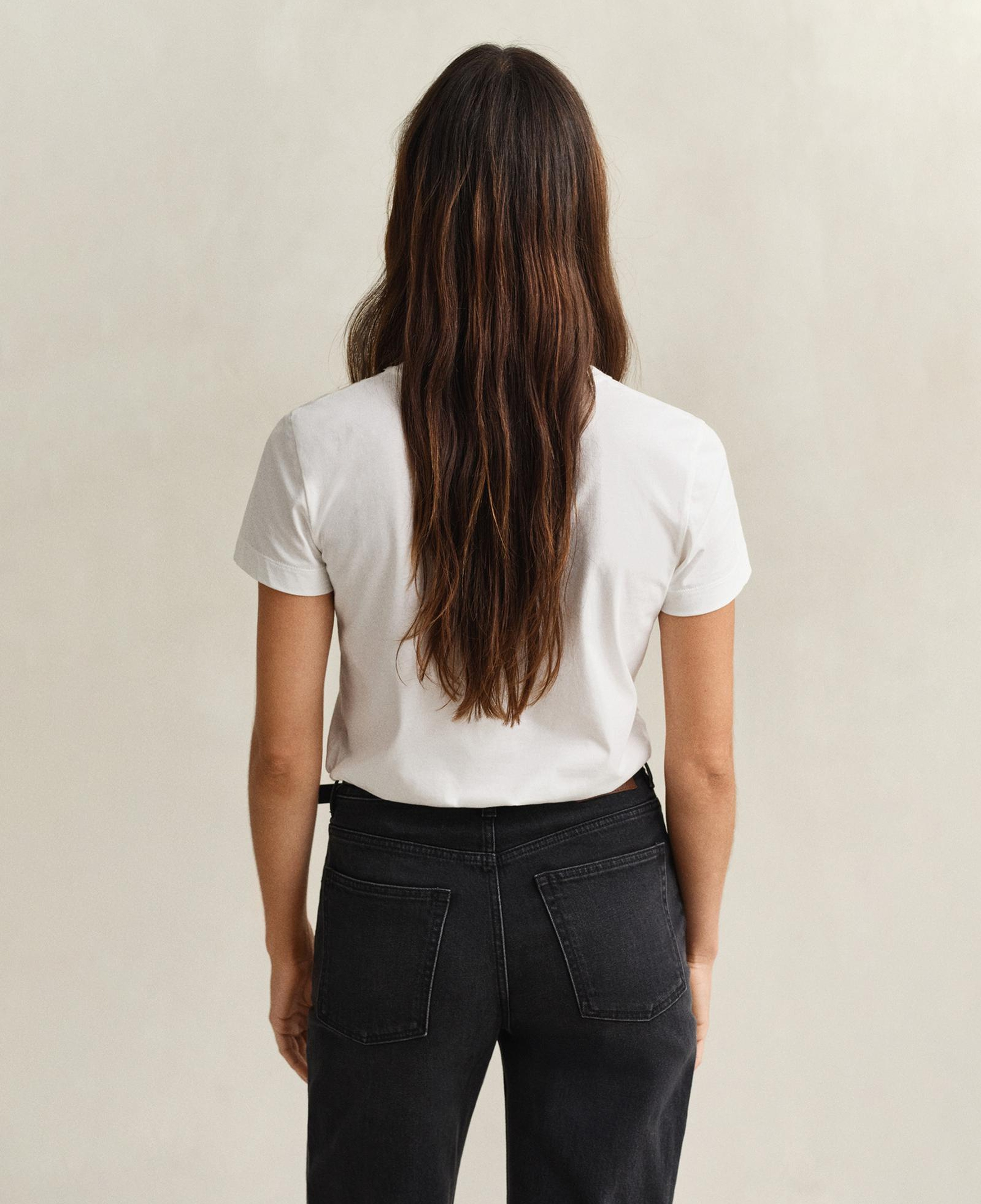 GANT Kadın Beyaz Bisiklet Yaka Regular Fit Logolu T-Shirt