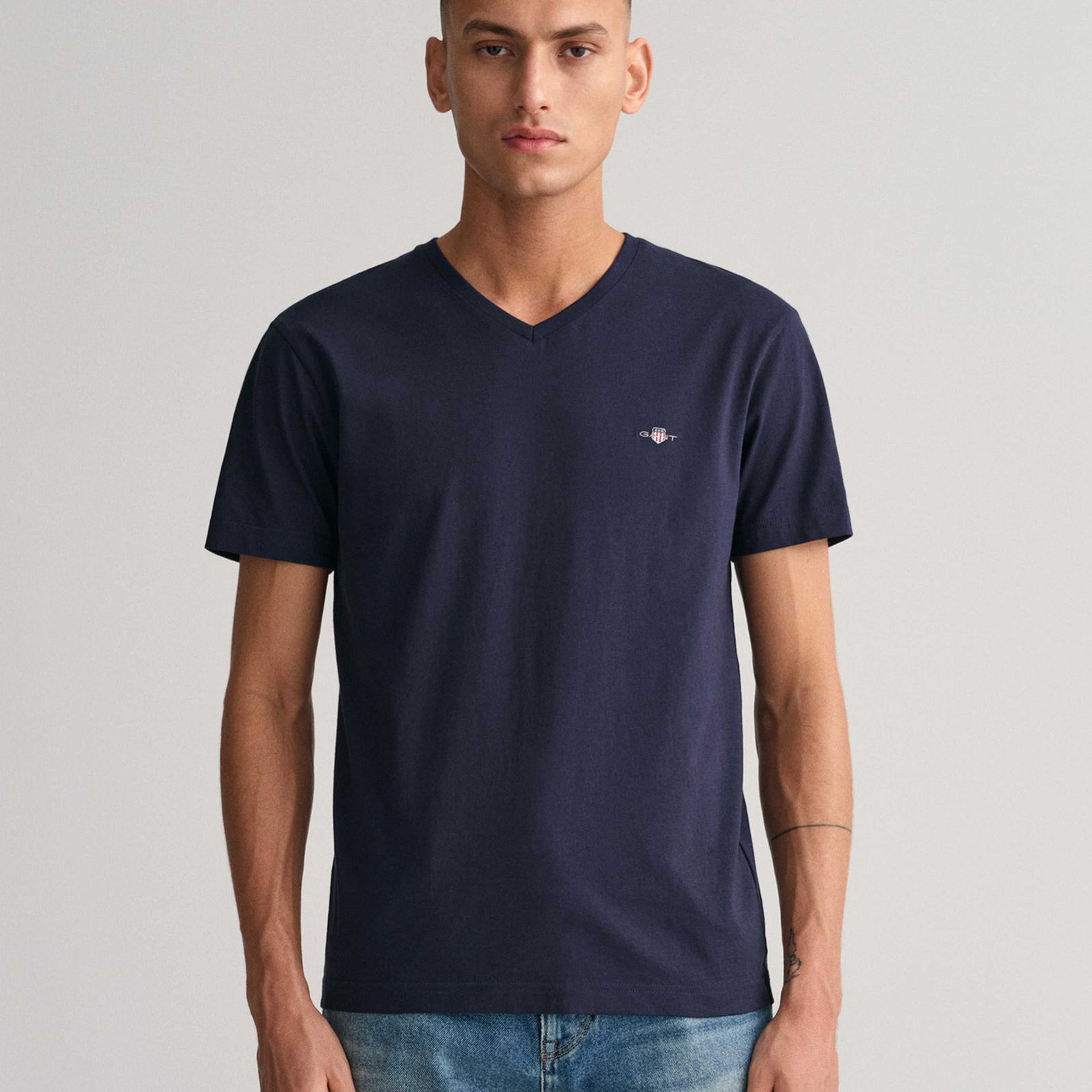 GANT Erkek Lacivert Slim Fit V Yaka T-Shirt