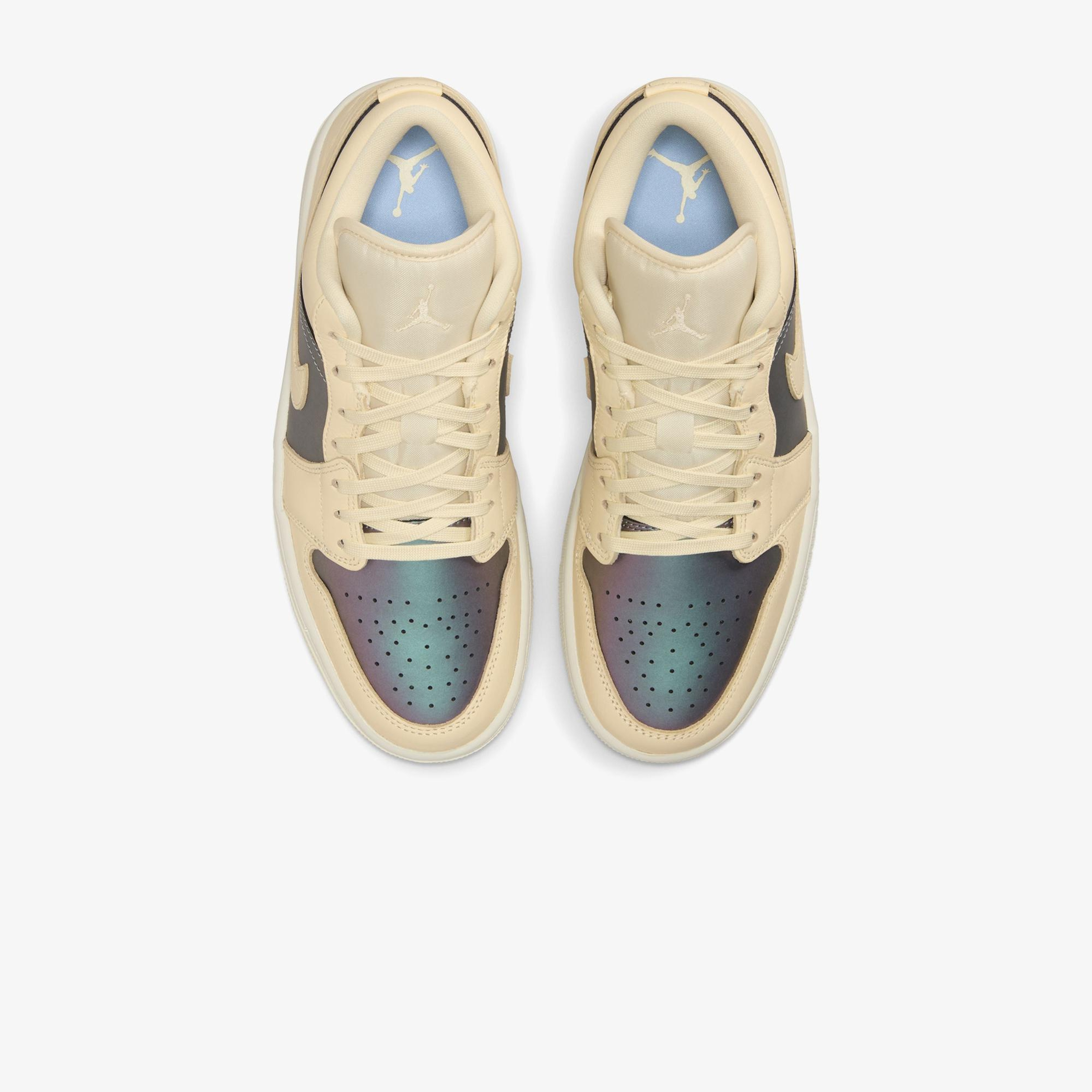 Jordan Air 1 Low SE Kadın Bej Spor Ayakkabı