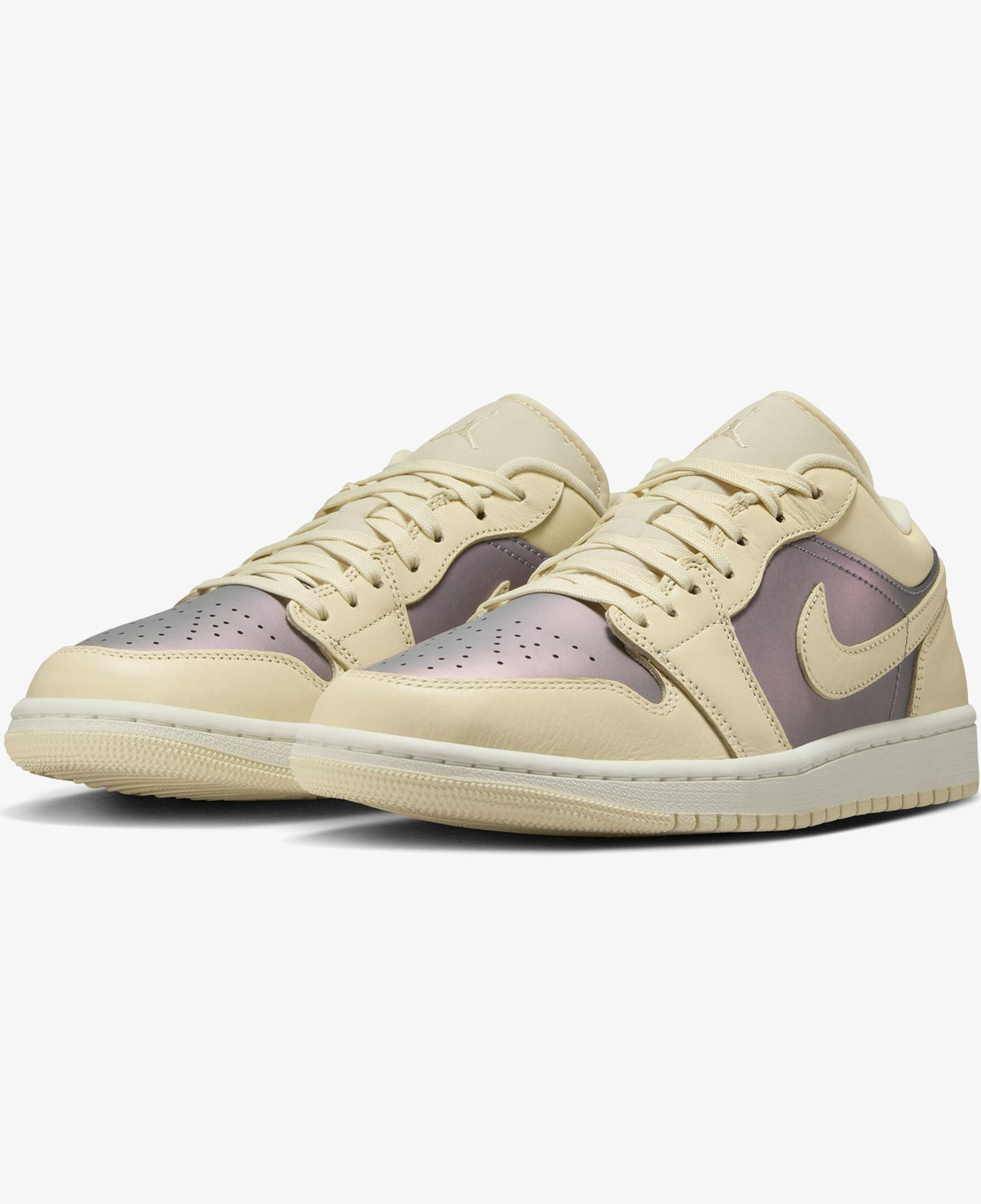 Jordan Air 1 Low SE Kadın Bej Spor Ayakkabı