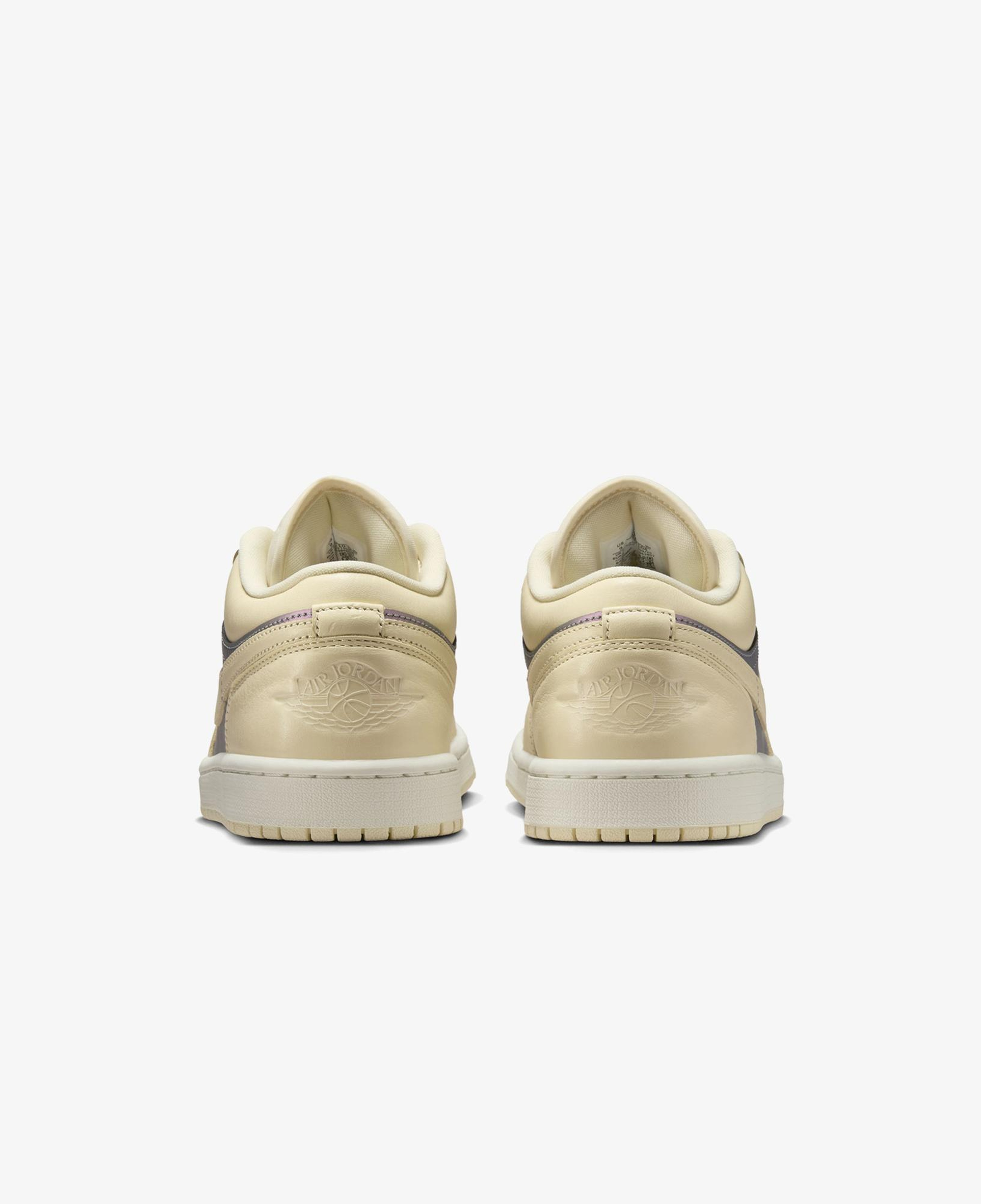 Jordan Air 1 Low SE Kadın Bej Spor Ayakkabı