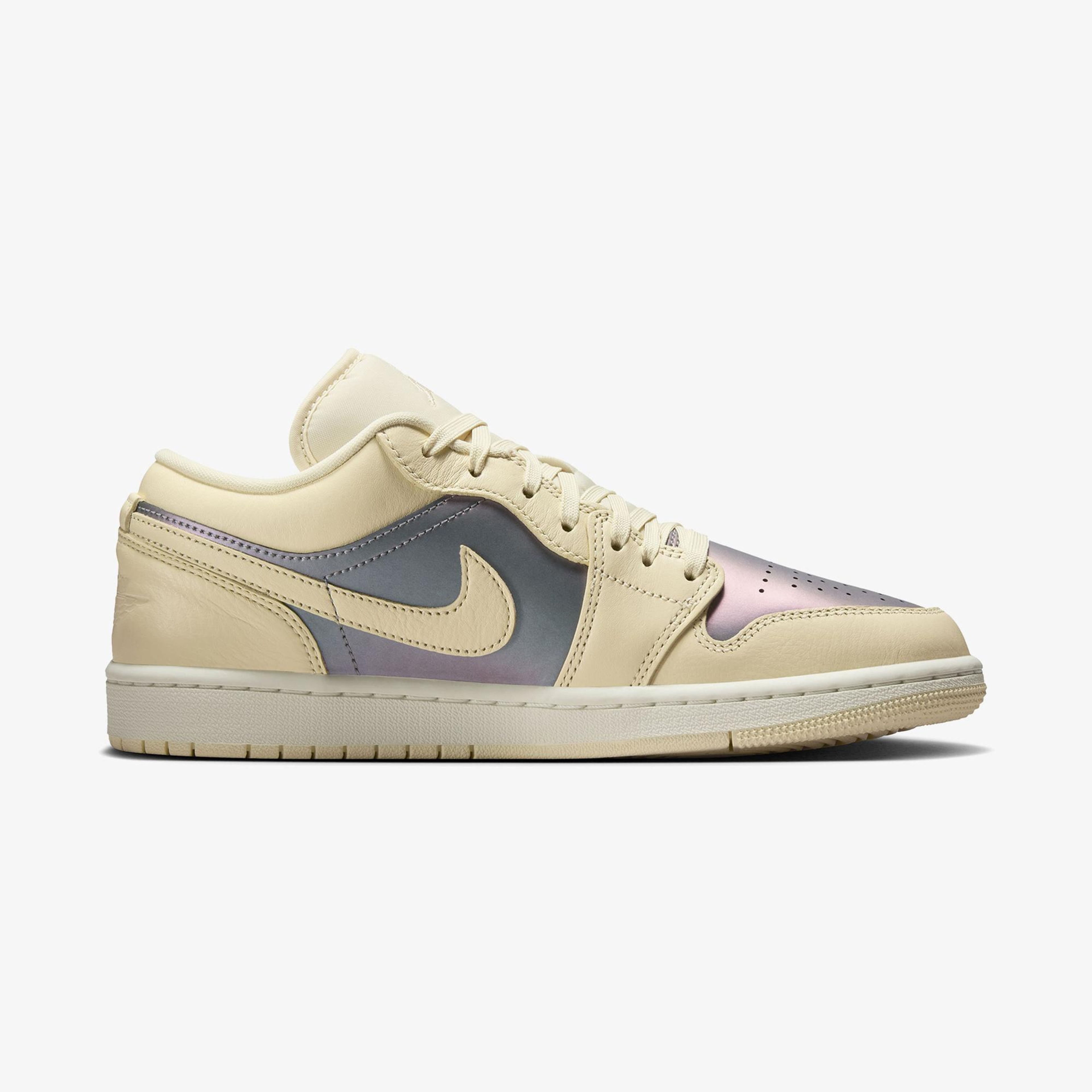 Jordan Air 1 Low SE Kadın Bej Spor Ayakkabı